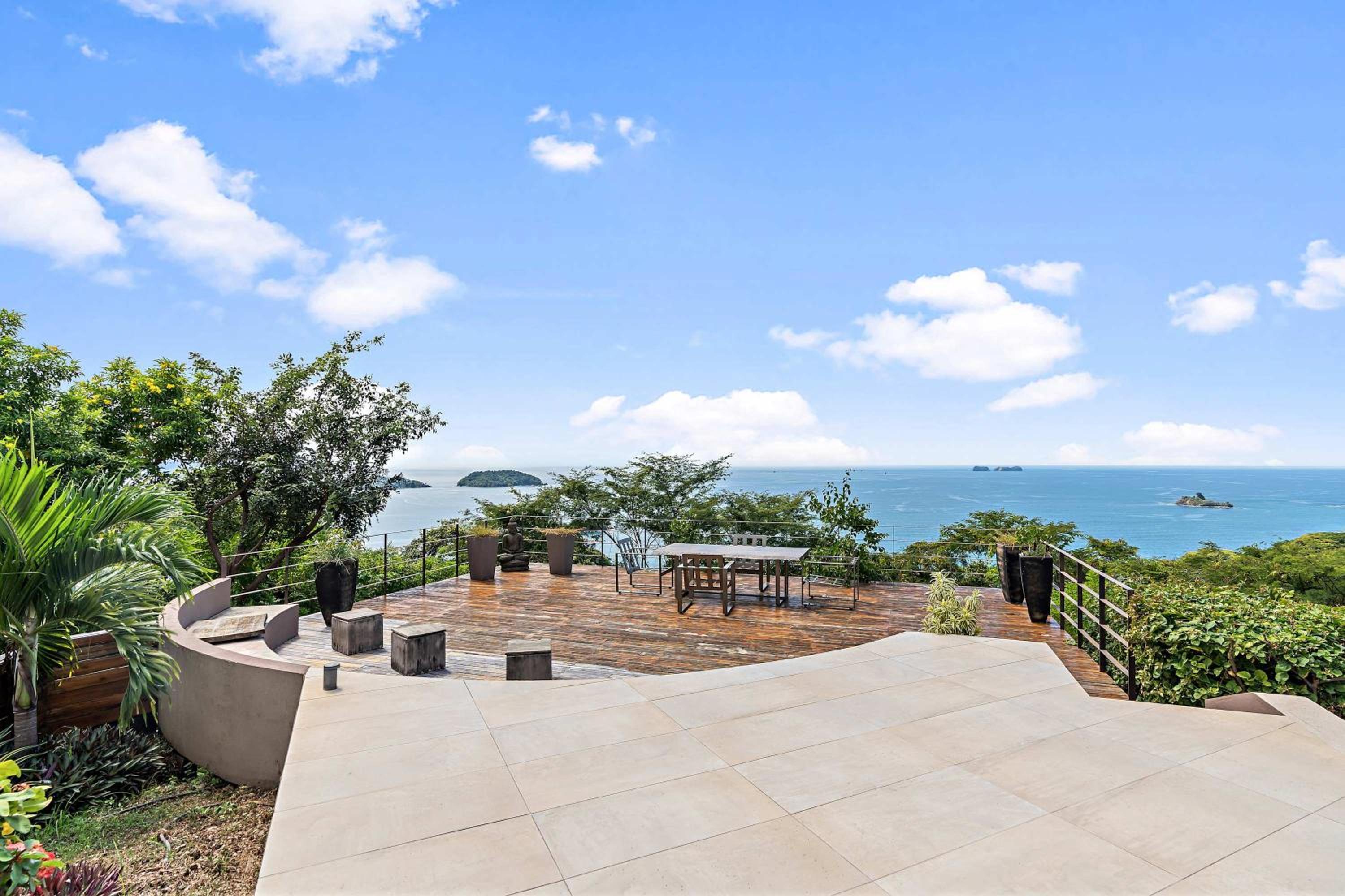 Villa photo 2