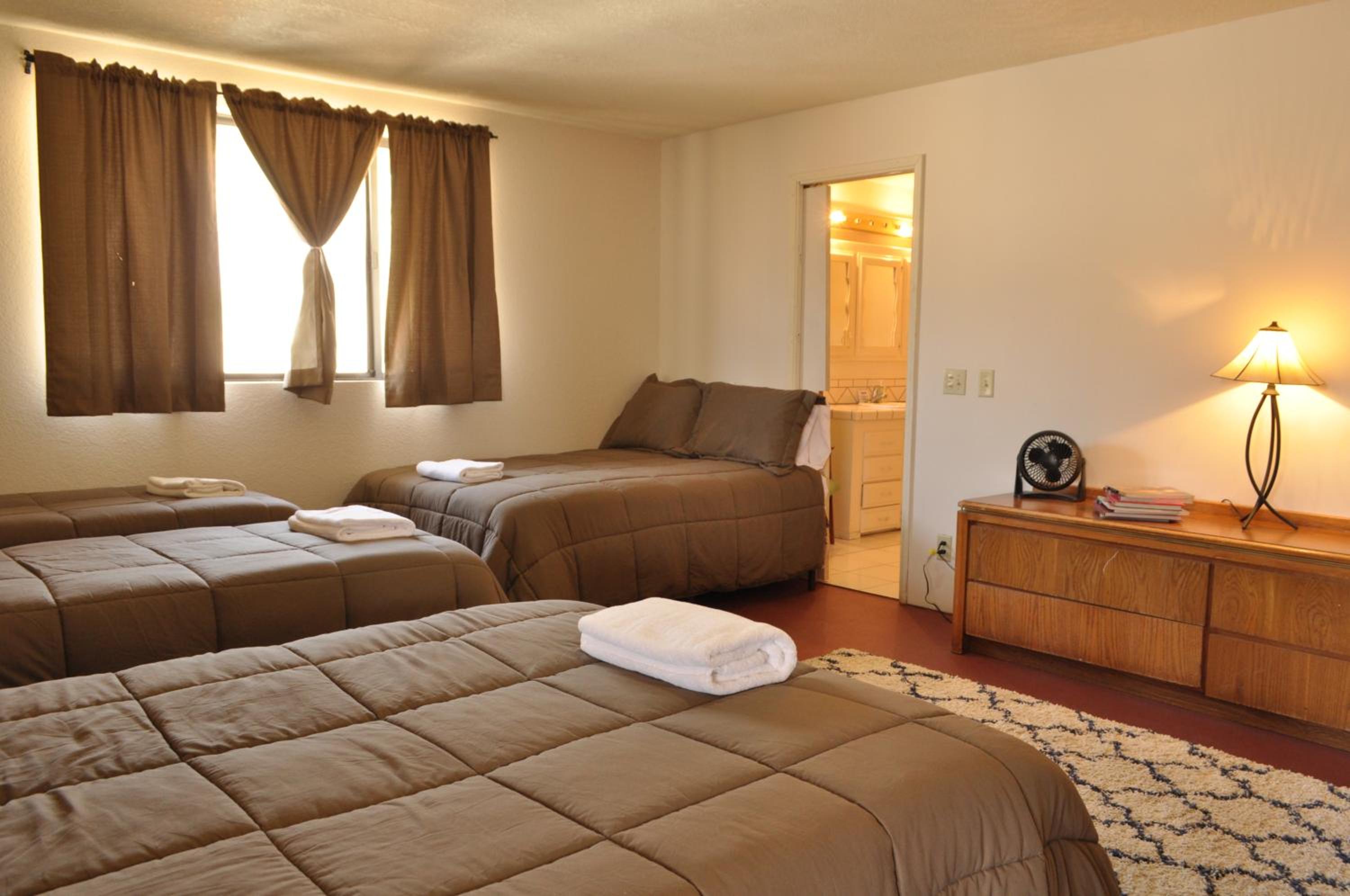 Family Room with Mountain View photo 3