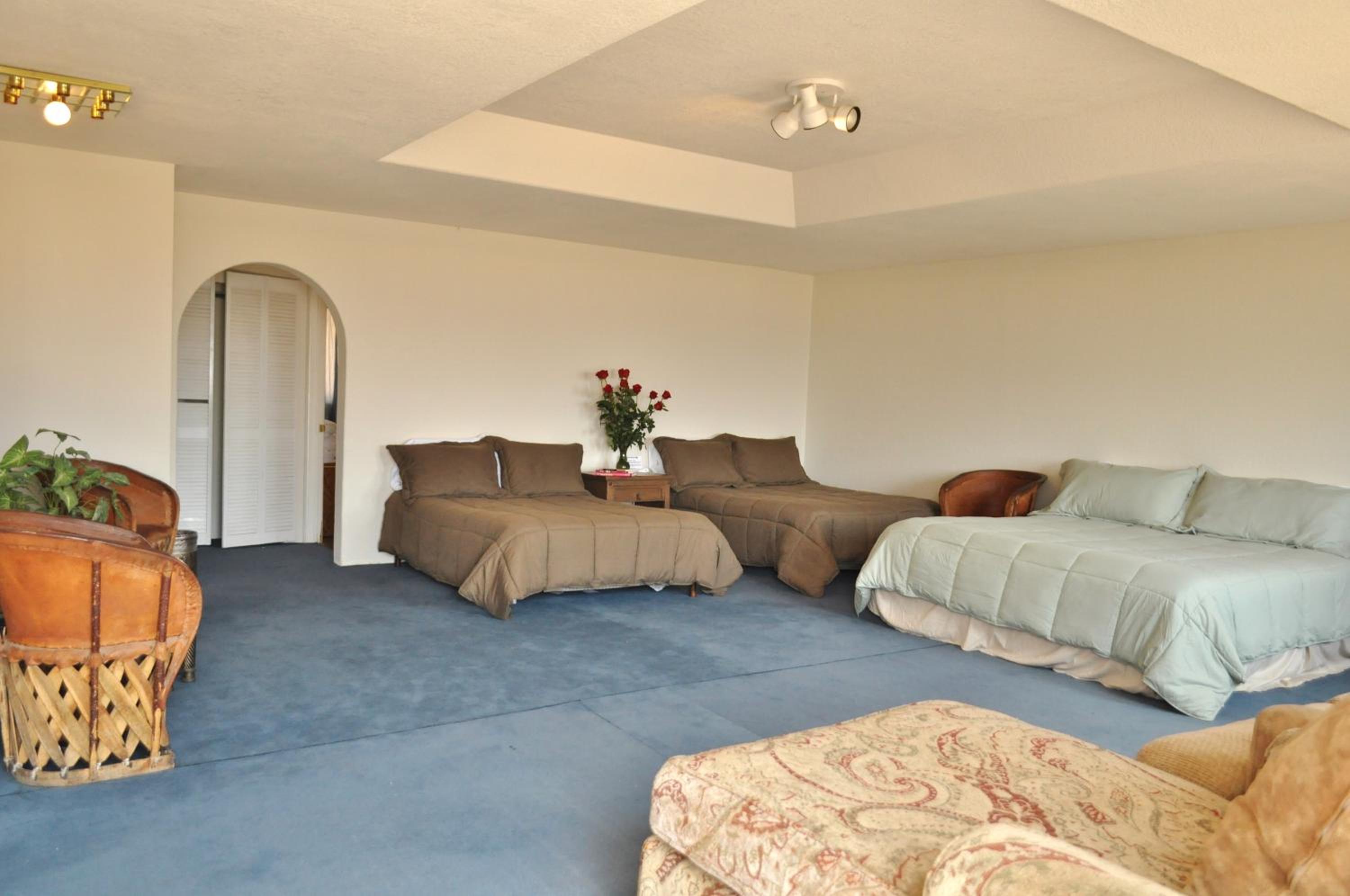 Family Room with Mountain View photo 3