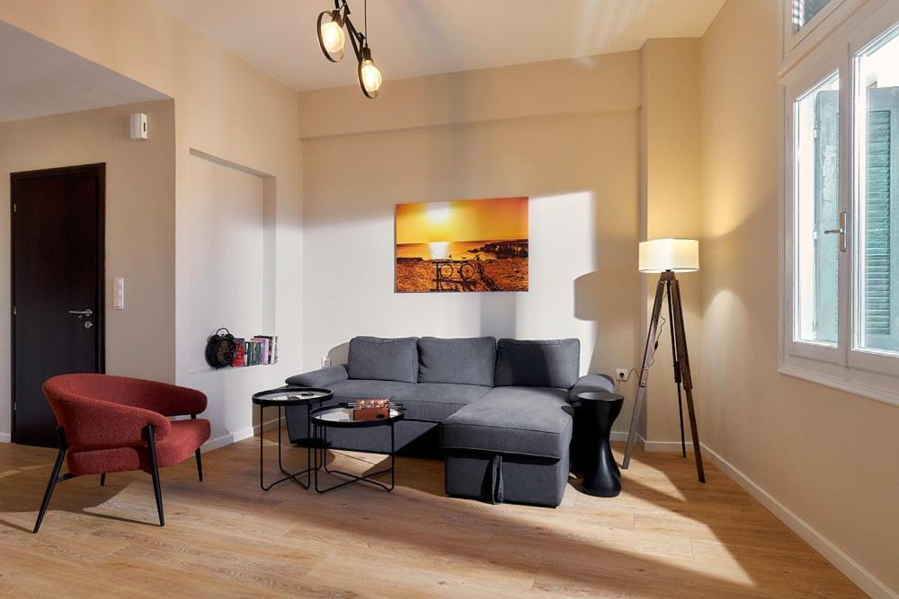 One-Bedroom Apartment with Balcony and Sea View photo 3