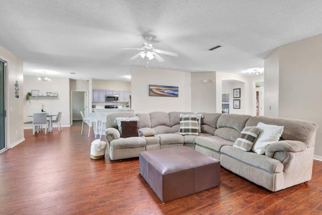 Four-Bedroom House photo 3