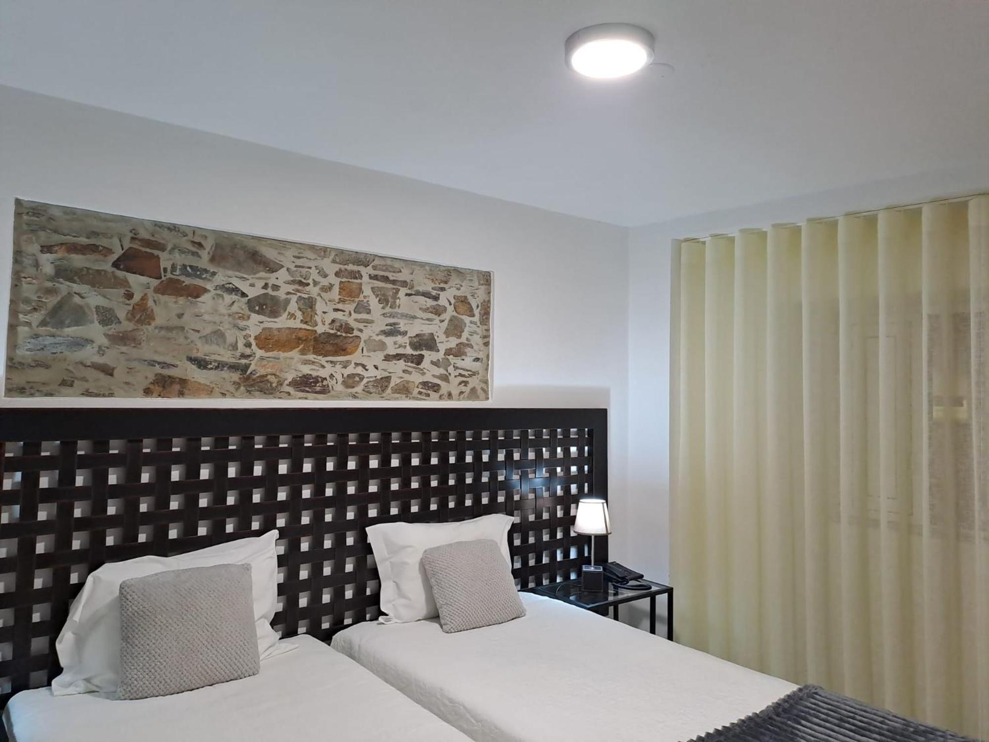 Twin Room with Private Bathroom photo 1