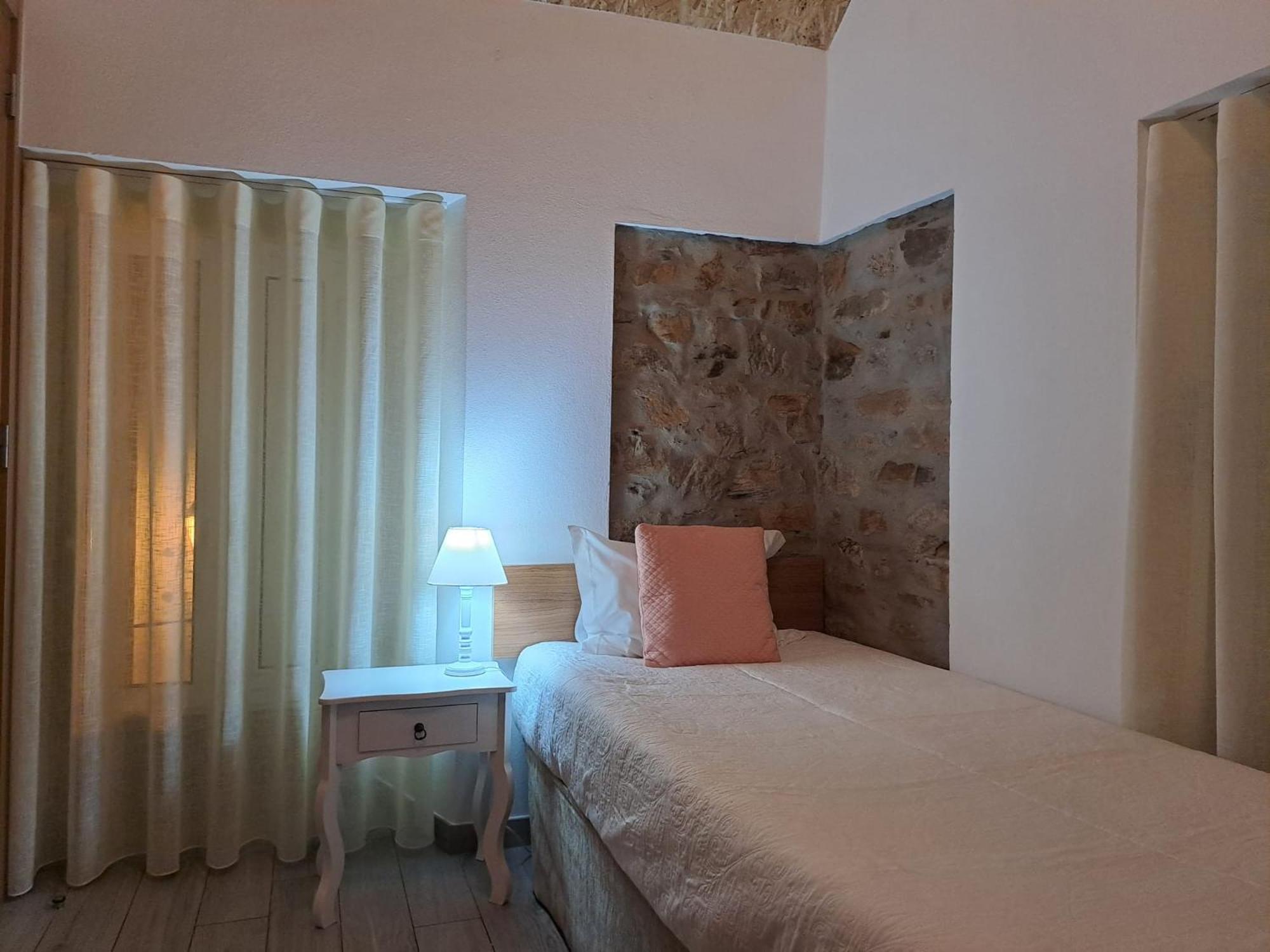 Single Room with Private Bathroom photo 2