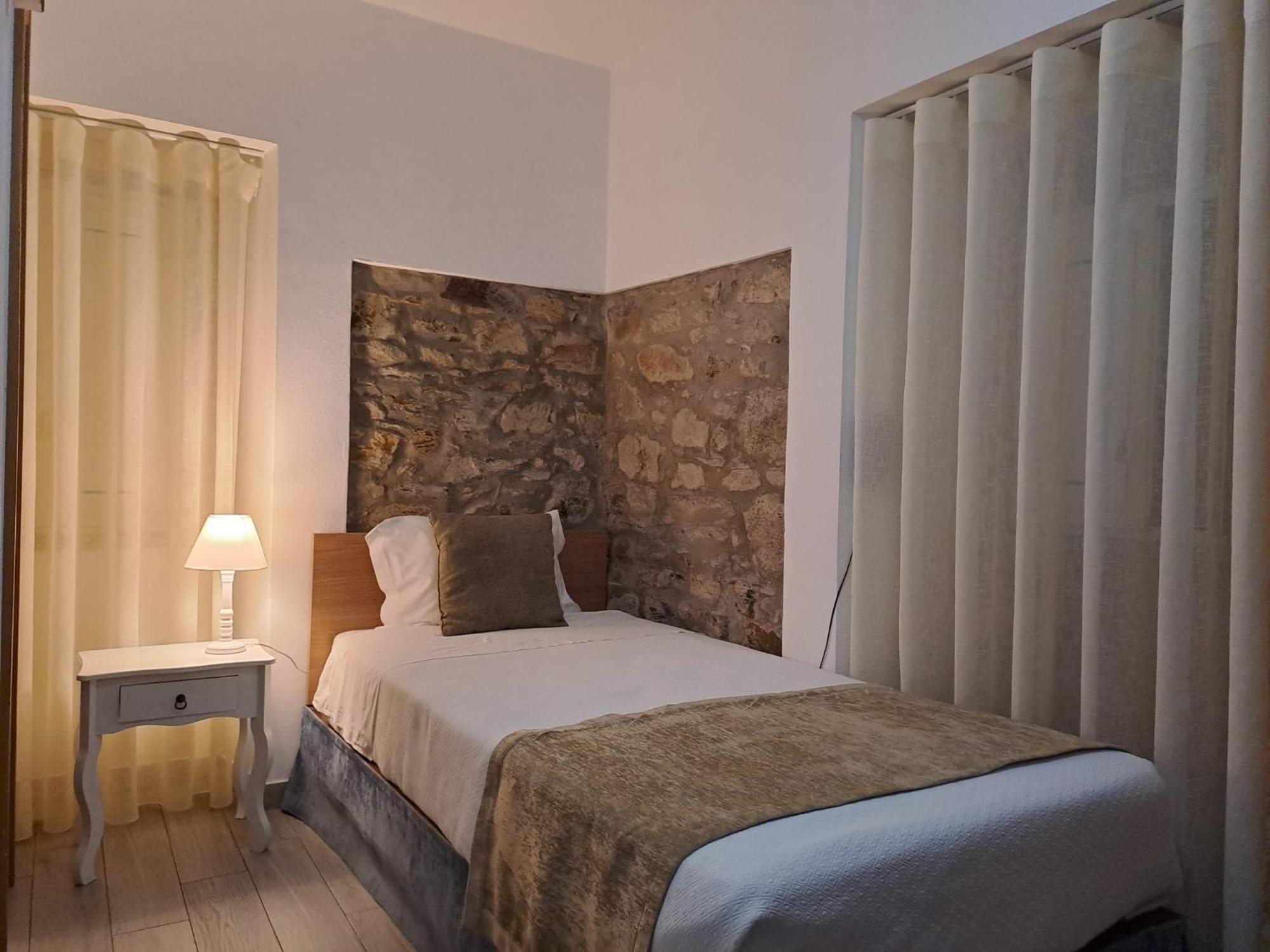 Single Room with Private Bathroom photo 1