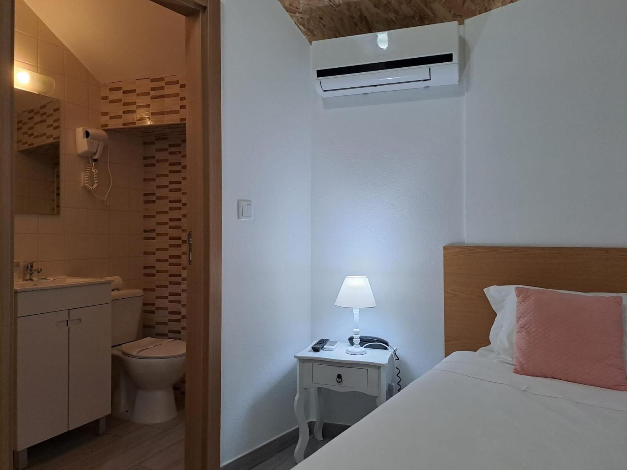 Single Room with Private Bathroom photo 3