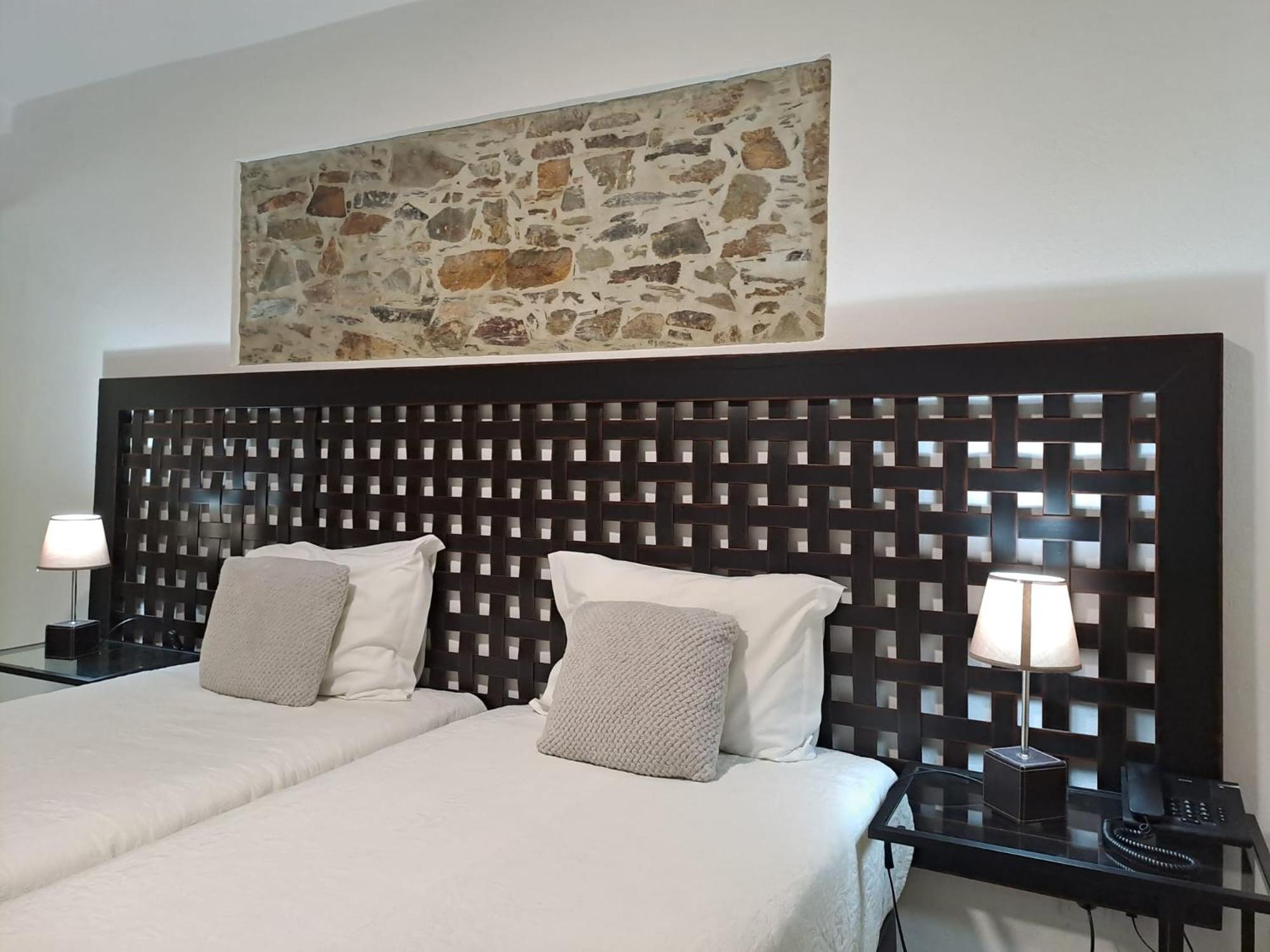 Twin Room with Private Bathroom photo 3