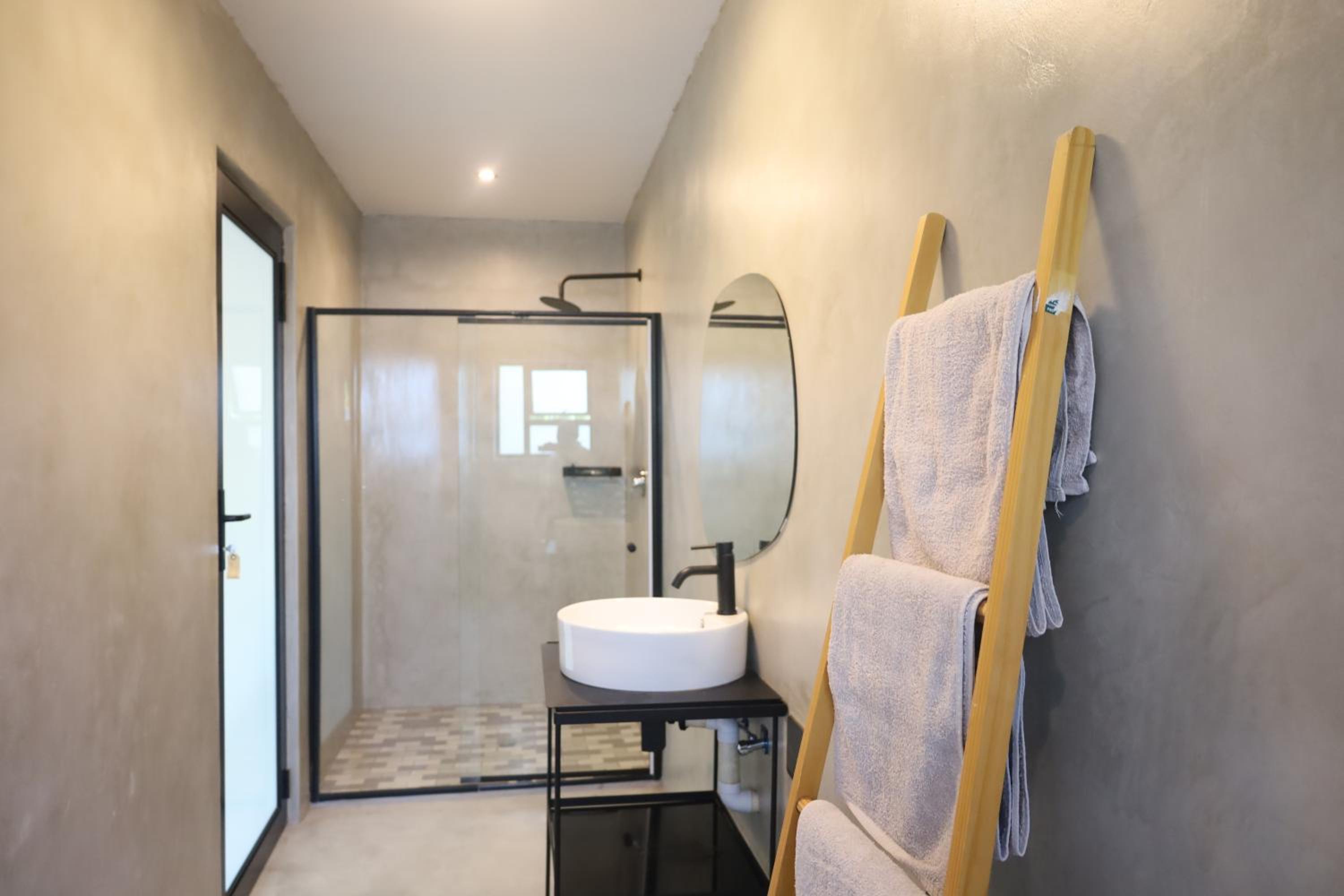 Premium Suite - Photo 11