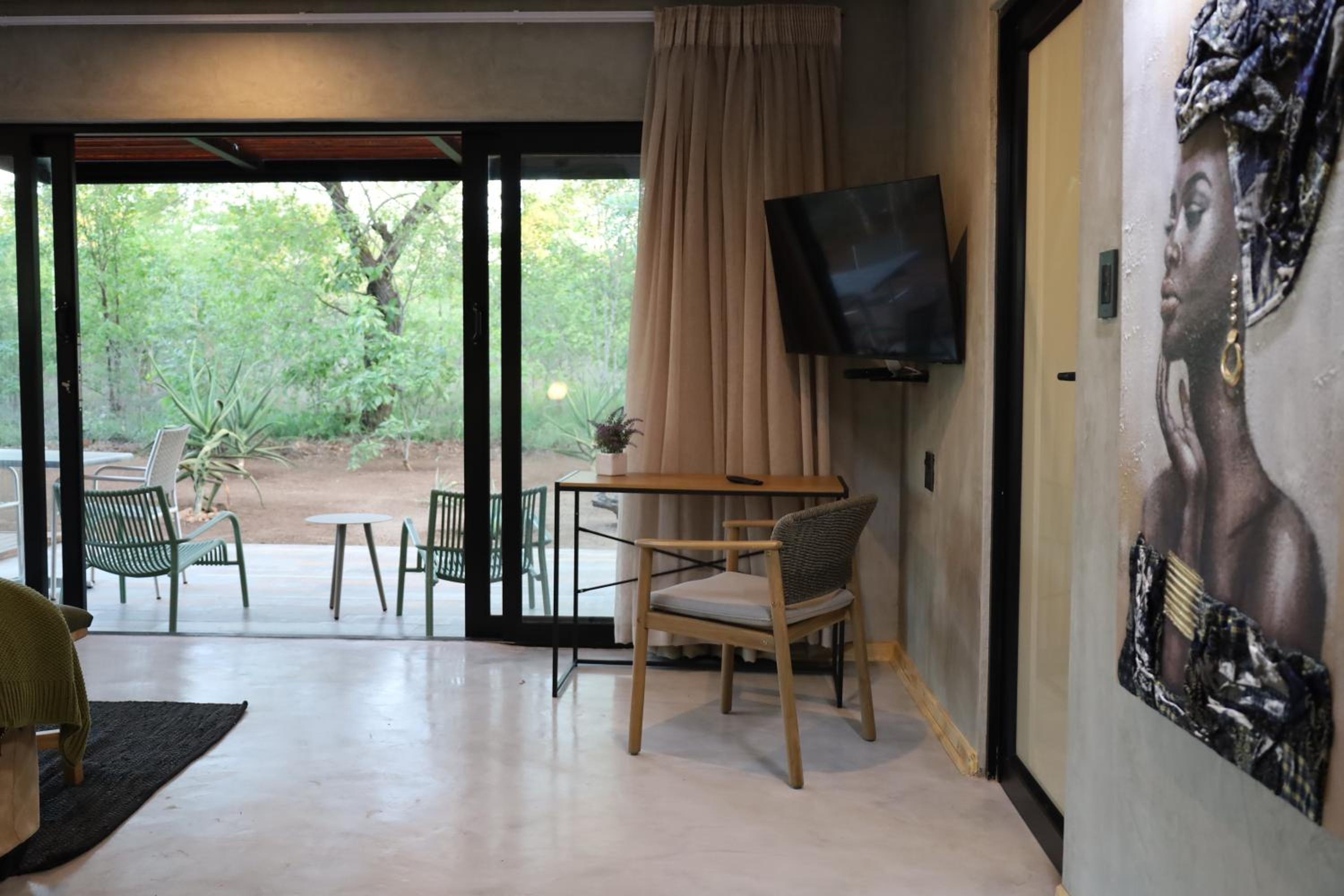 Premium Suite - Photo 12
