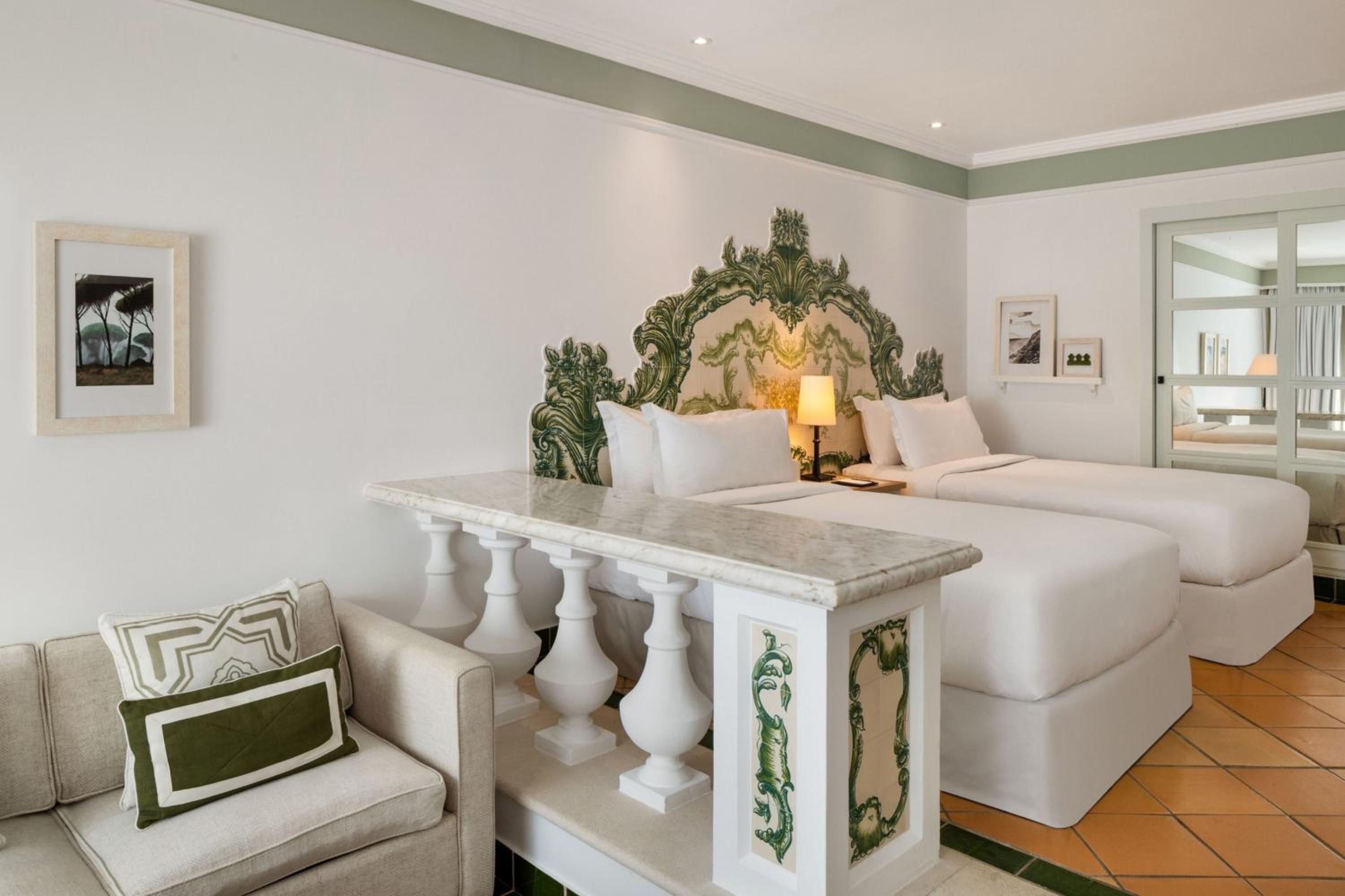 Grand Deluxe Twin Room with Balcony and Ocean View - Photo 5