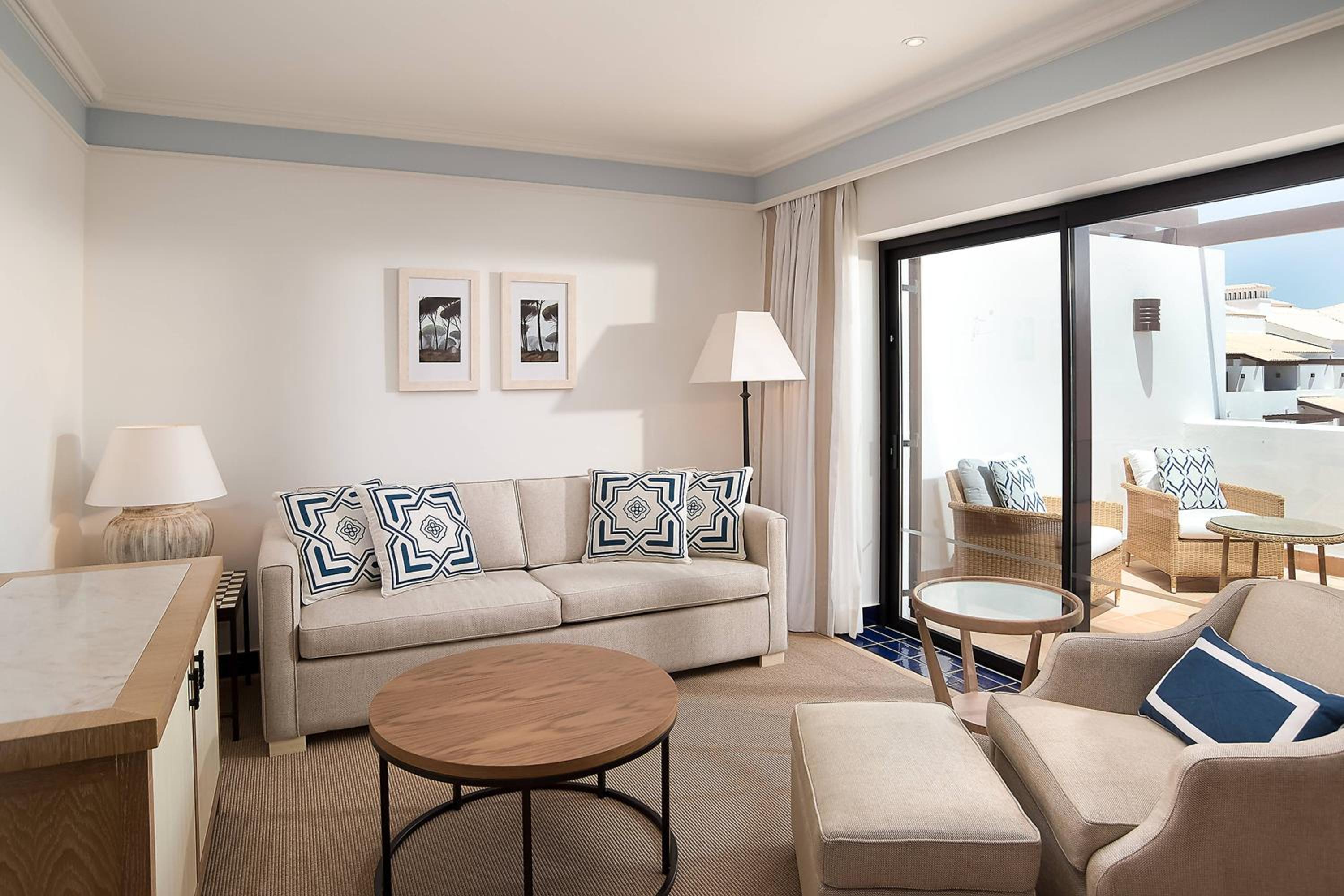 Junior Queen Suite with Balcony and Resort View - Photo 2