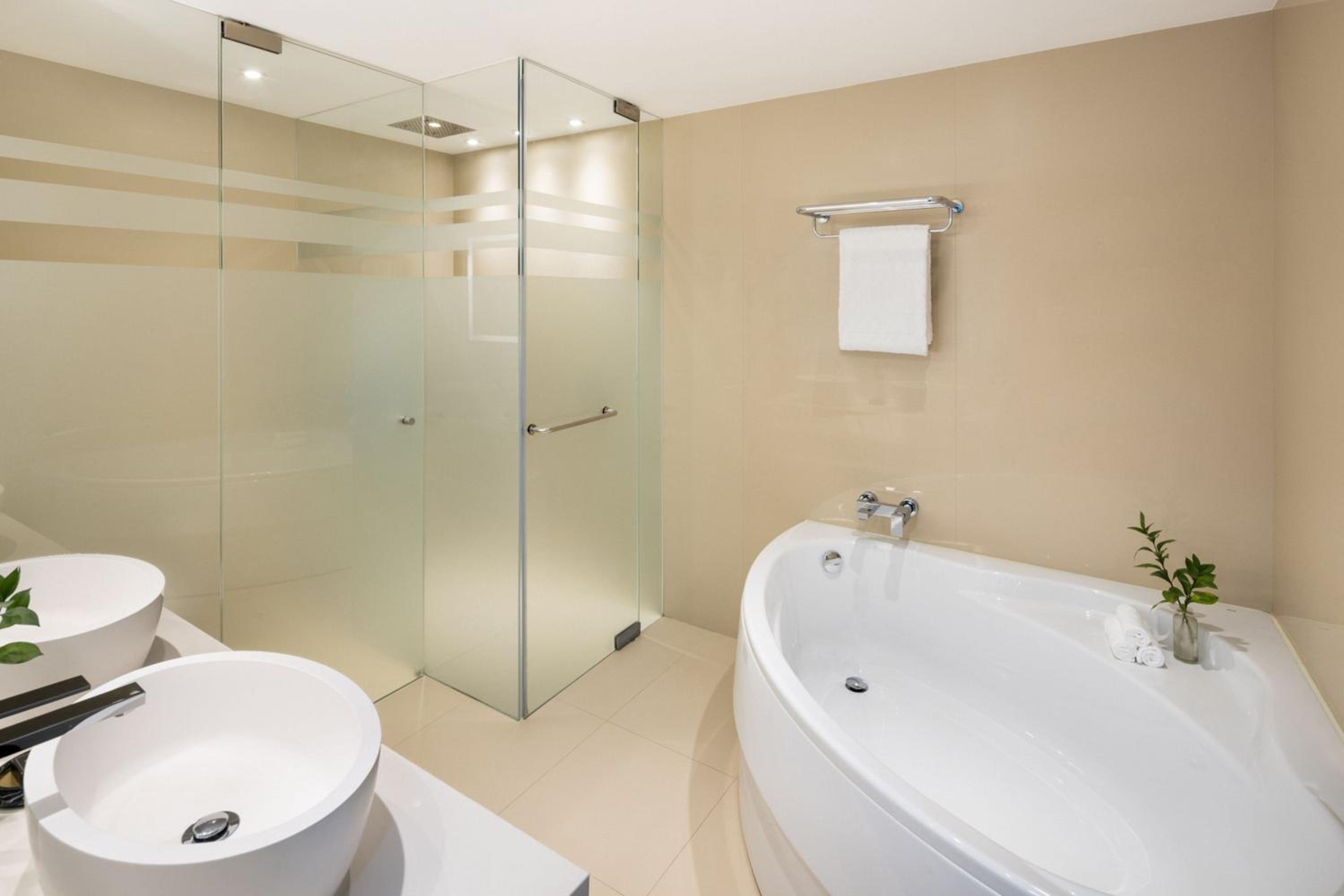 Duplex Queen Suite with Balcony and Resort View - Photo 5