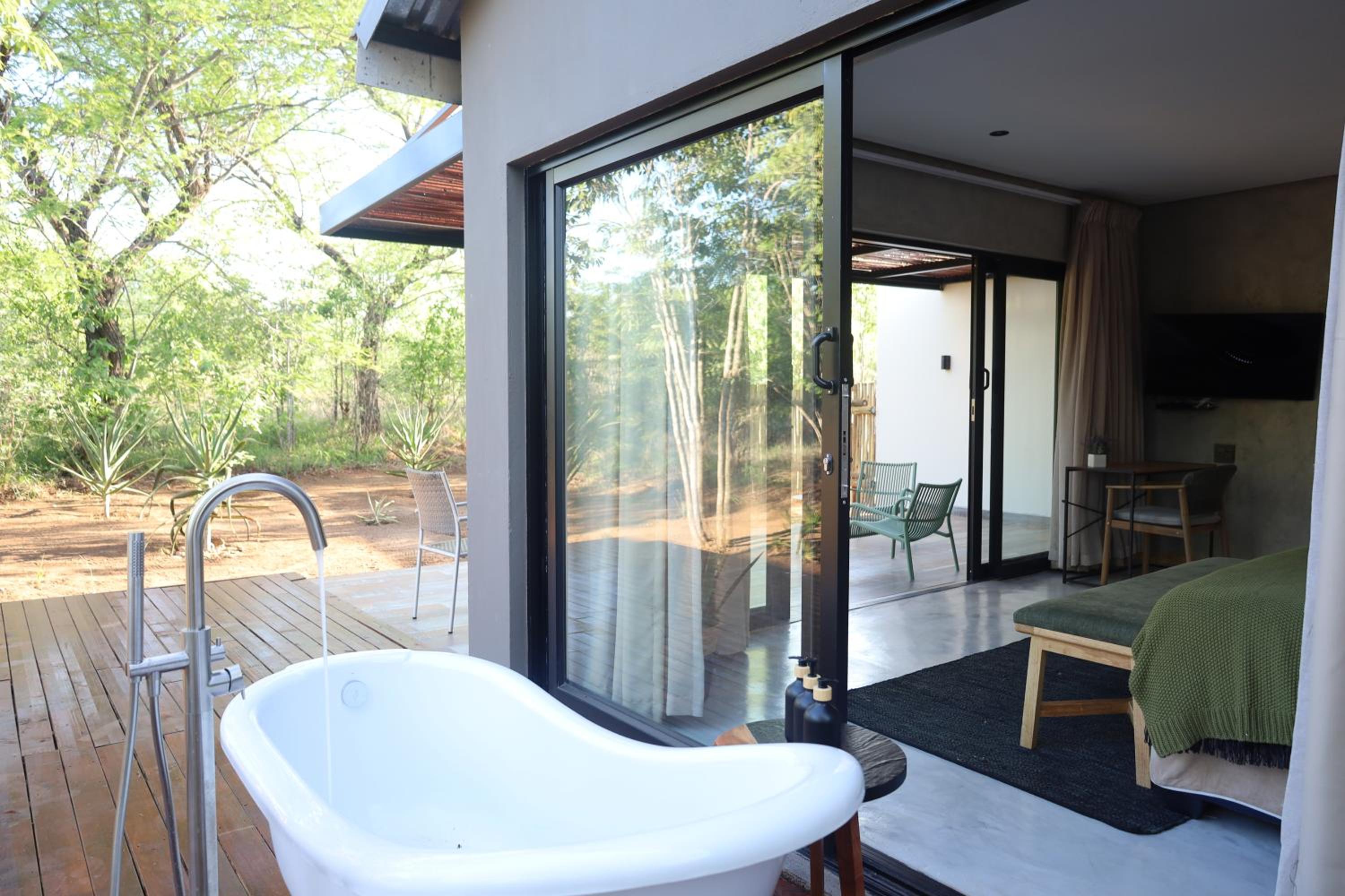 Premium Suite - Photo 5