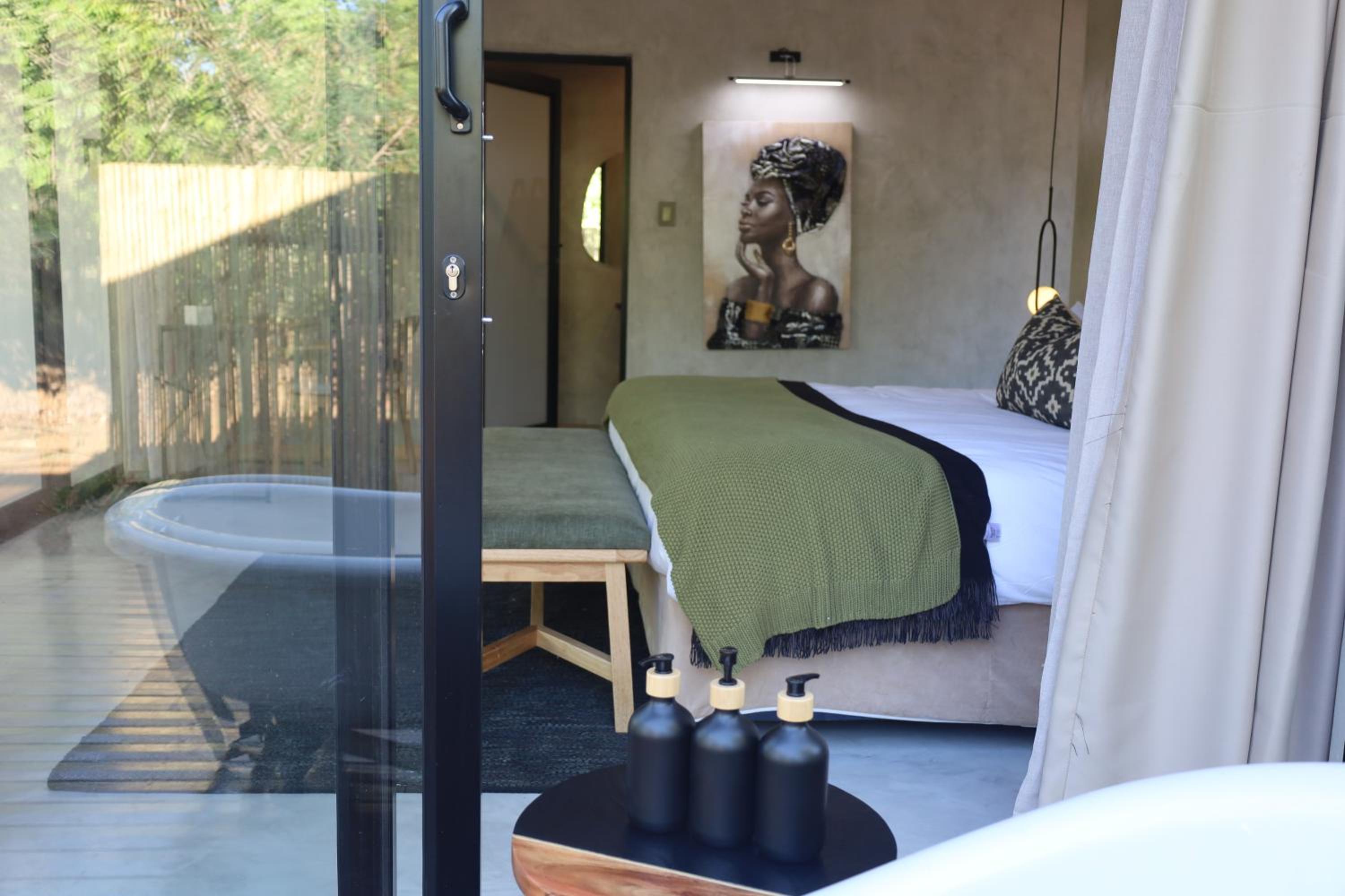 Premium Suite - Photo 4