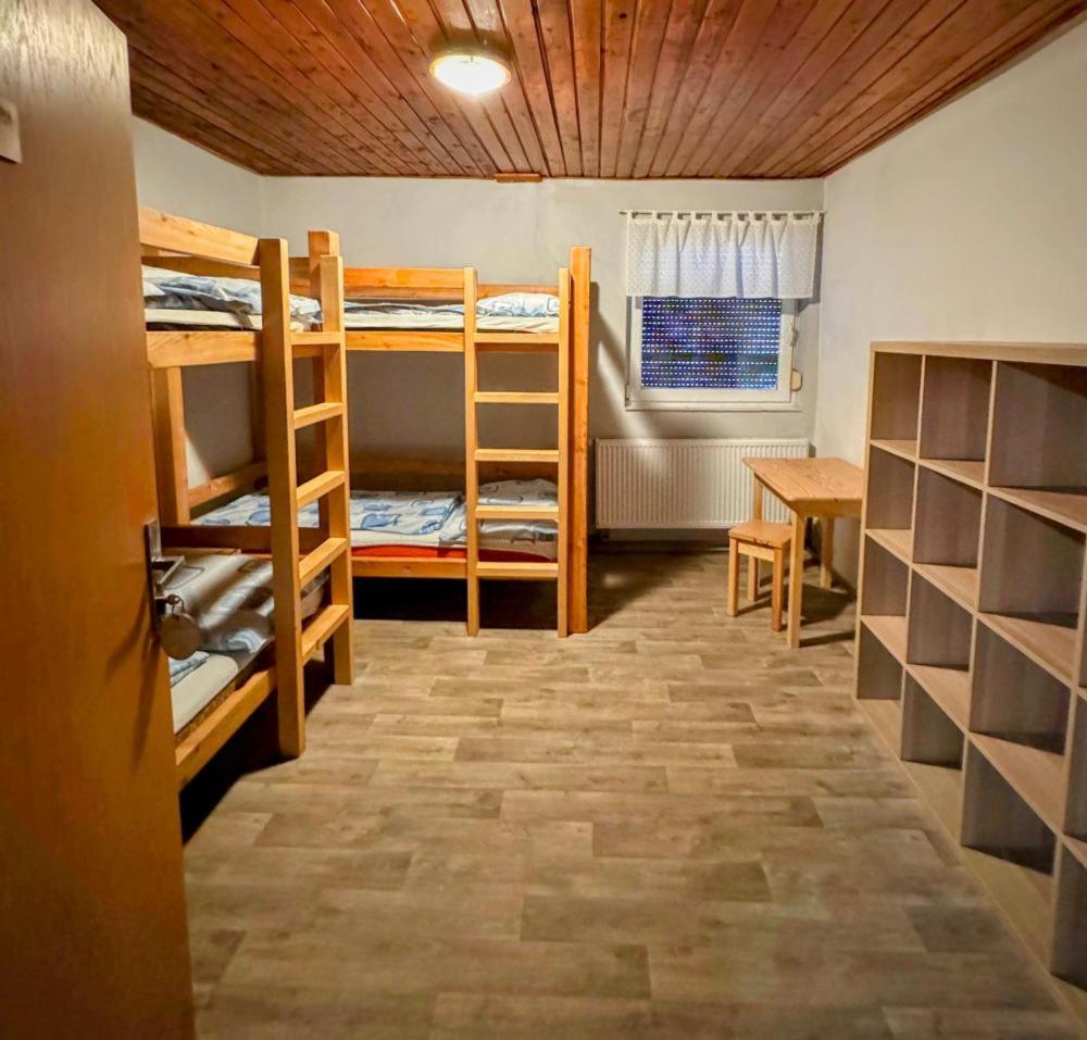 Economy Quadruple Room with Shared Bathroom photo 1