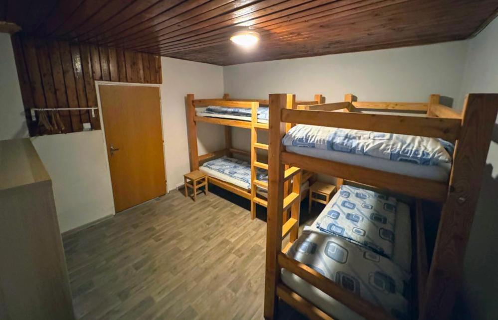 Economy Quadruple Room with Shared Bathroom photo 2