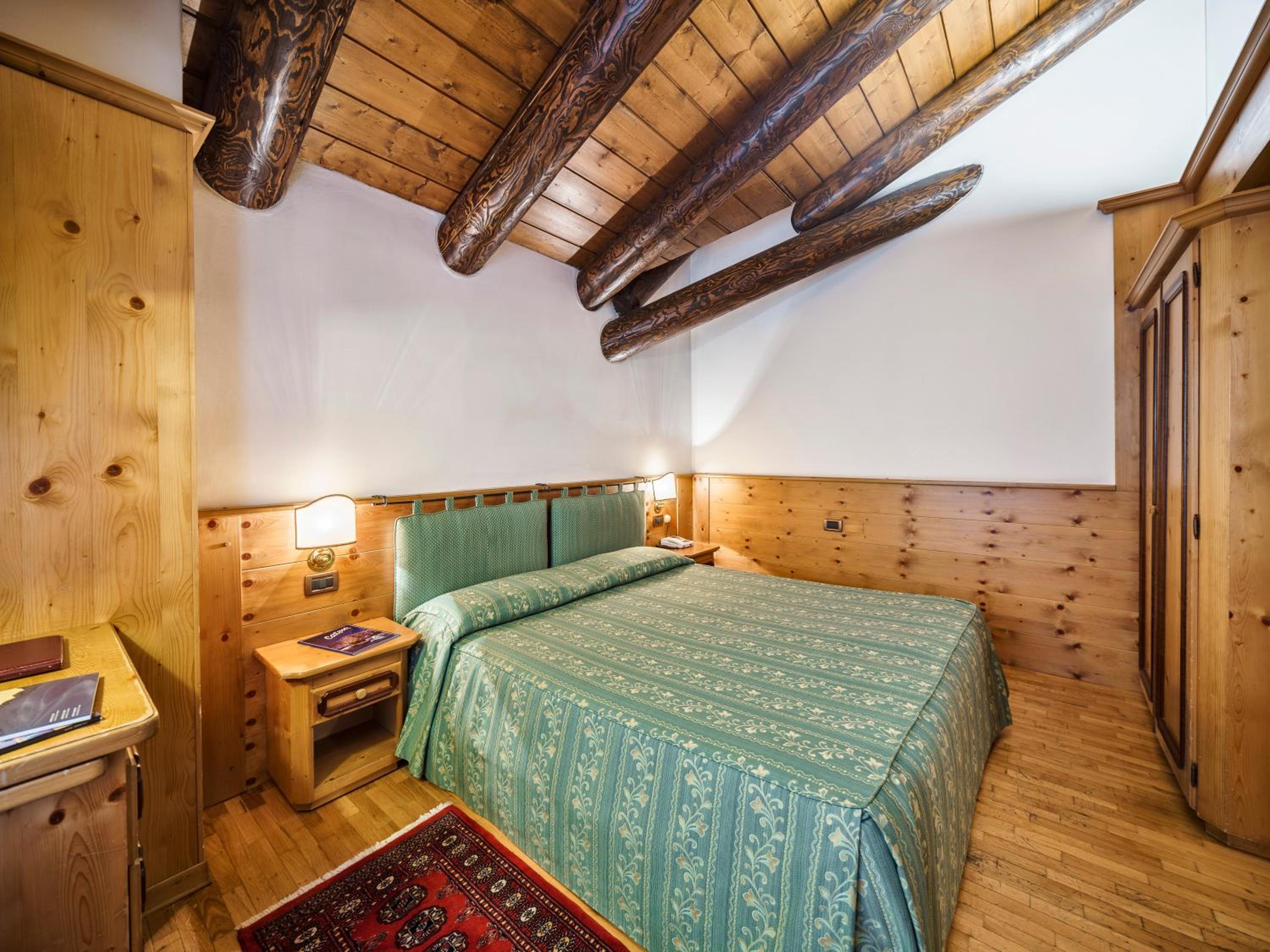 Standard Double or Twin Room with Balcony and Mountain View - Photo 5
