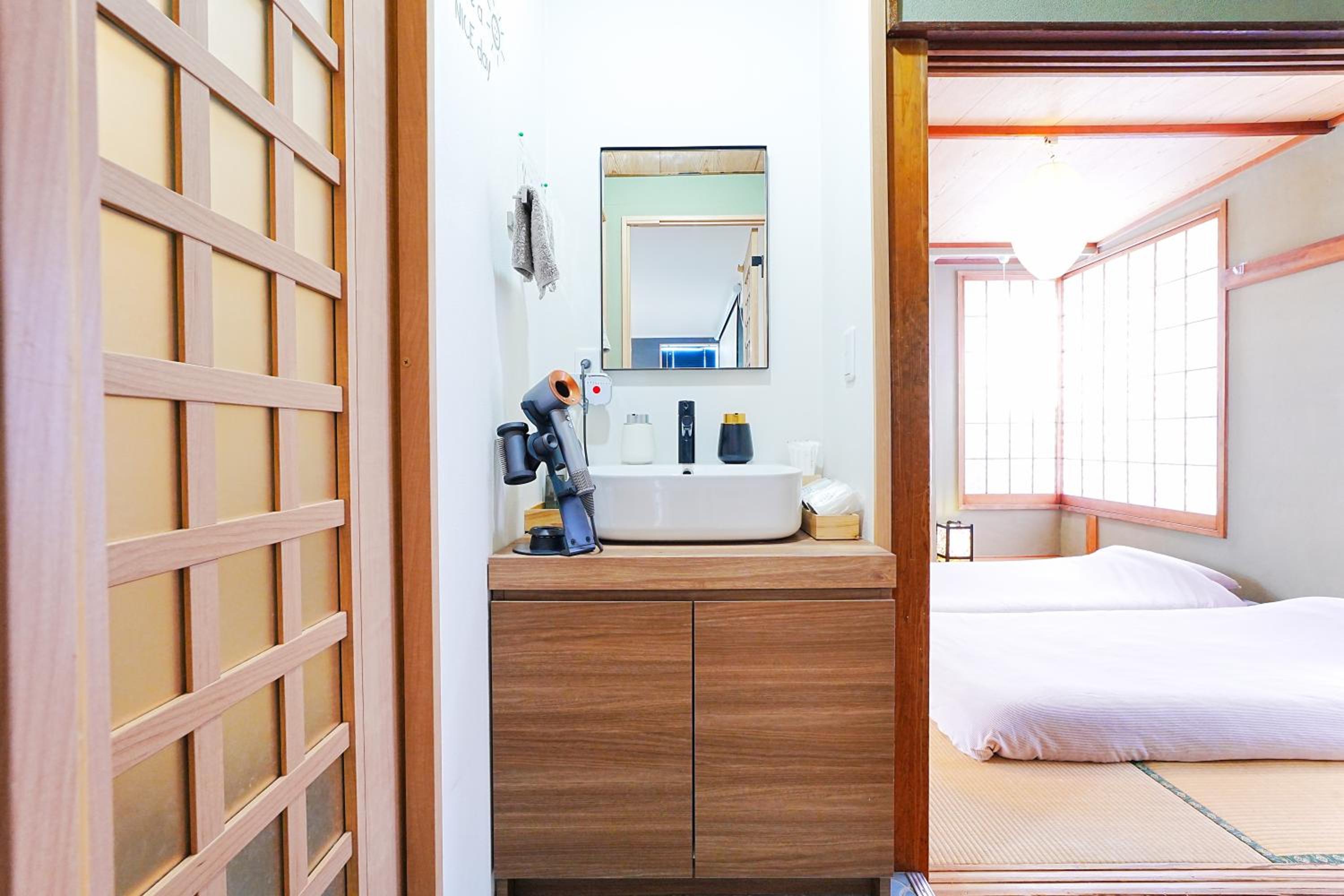 One-Bedroom Apartment - Photo 32