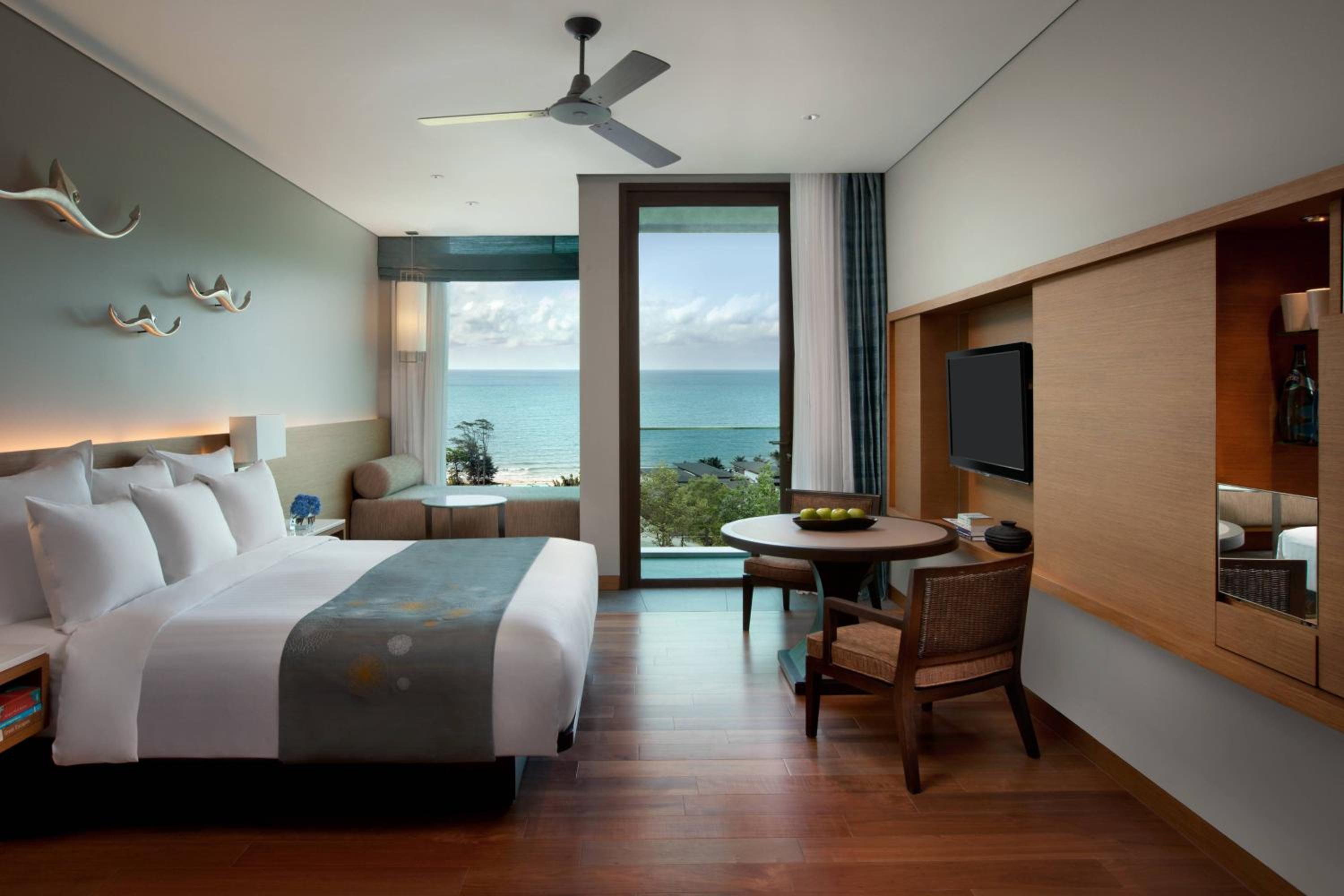 Deluxe King or Double Room with Ocean View - High Floor