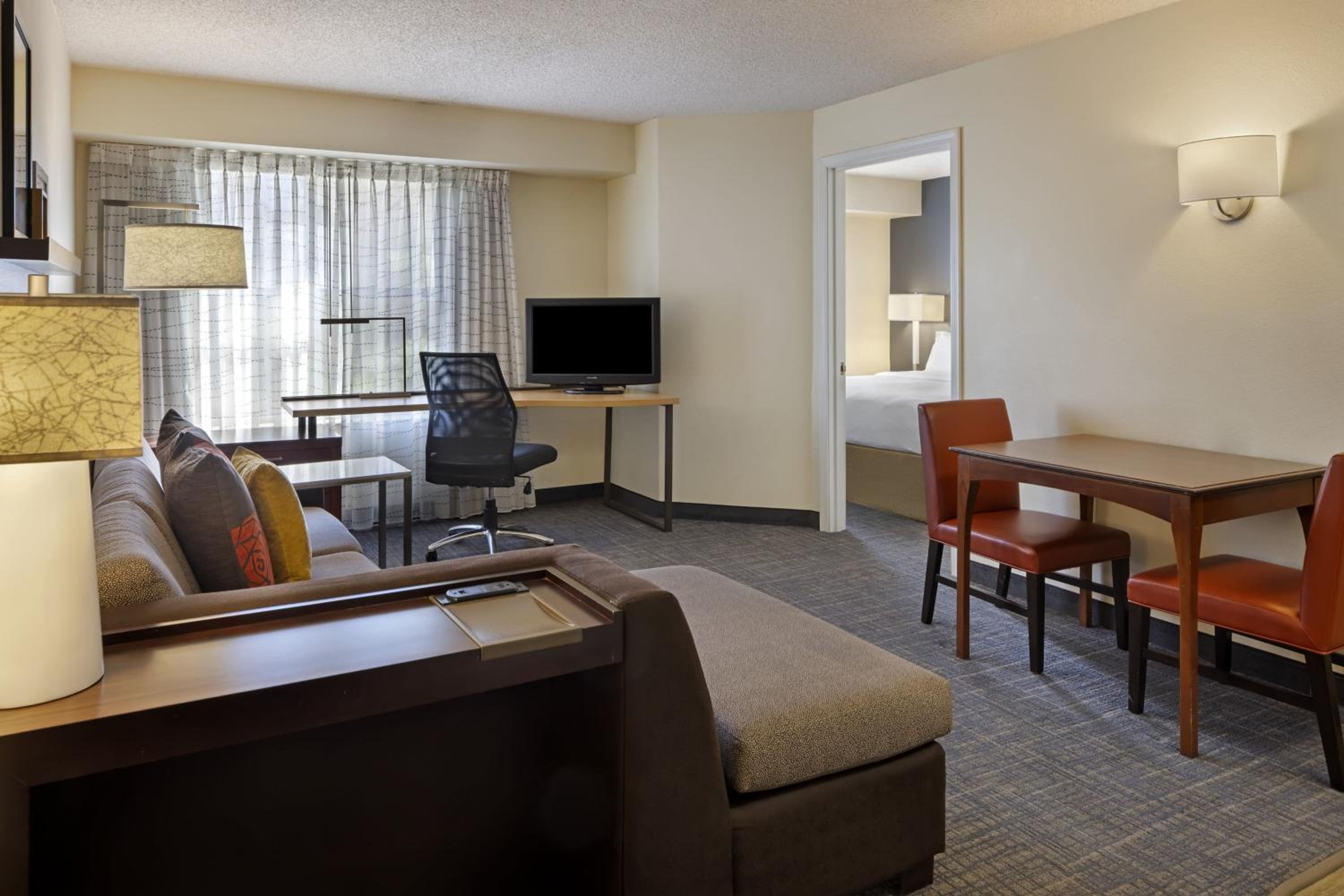 One-Bedroom Suite - Photo 2