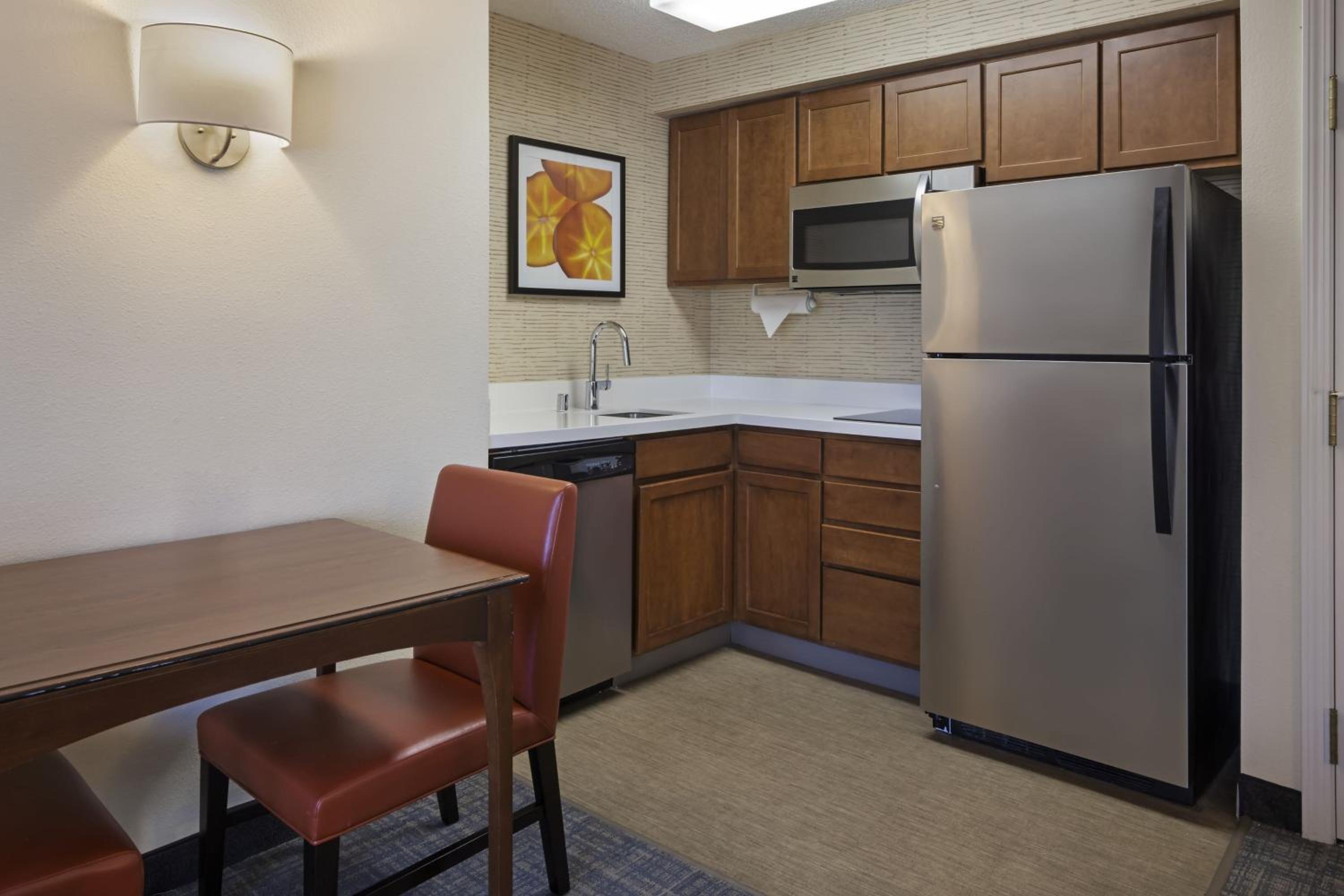 One-Bedroom Suite - Photo 4