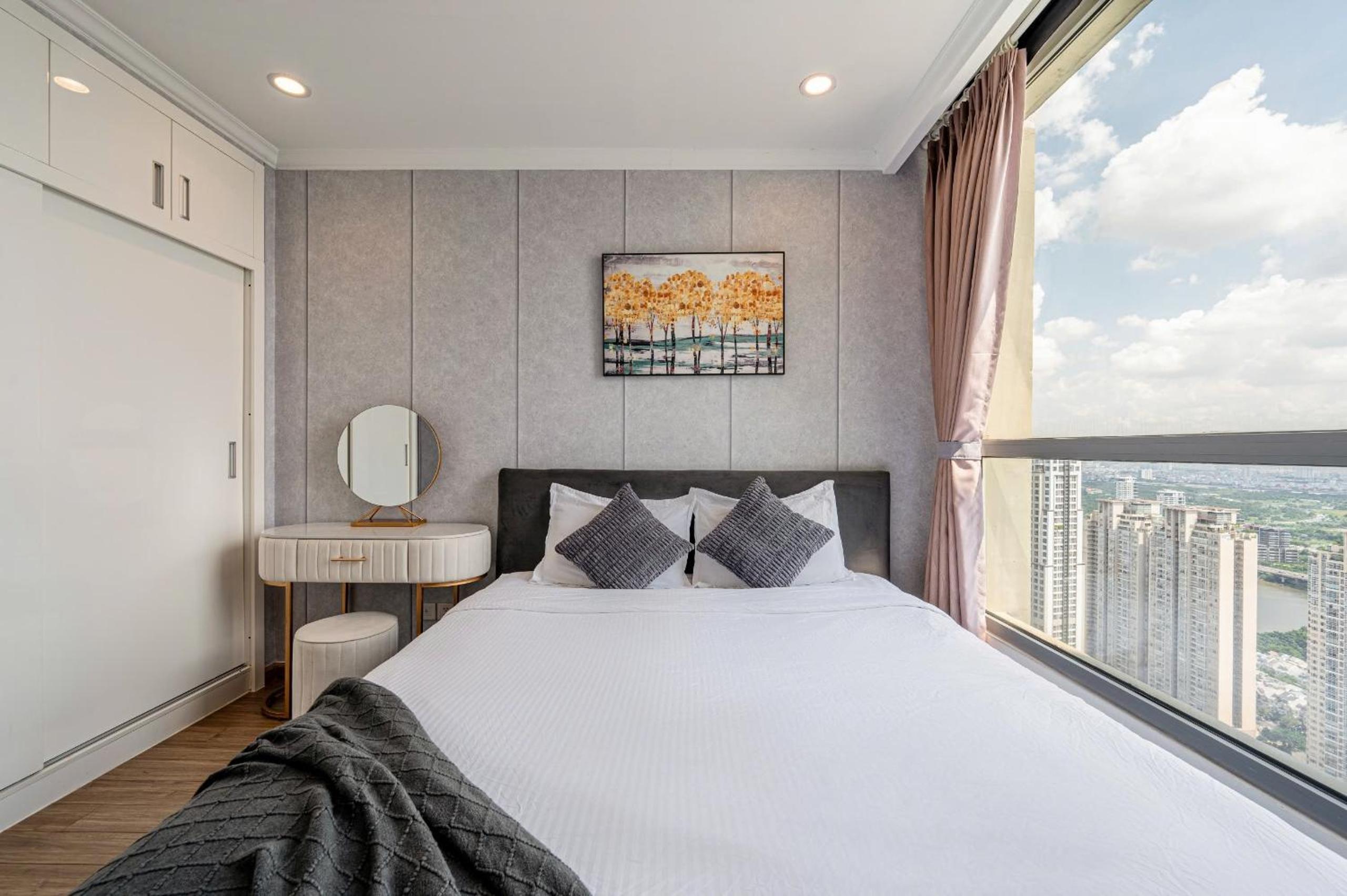 One-Bedroom Apartment With Balcony
