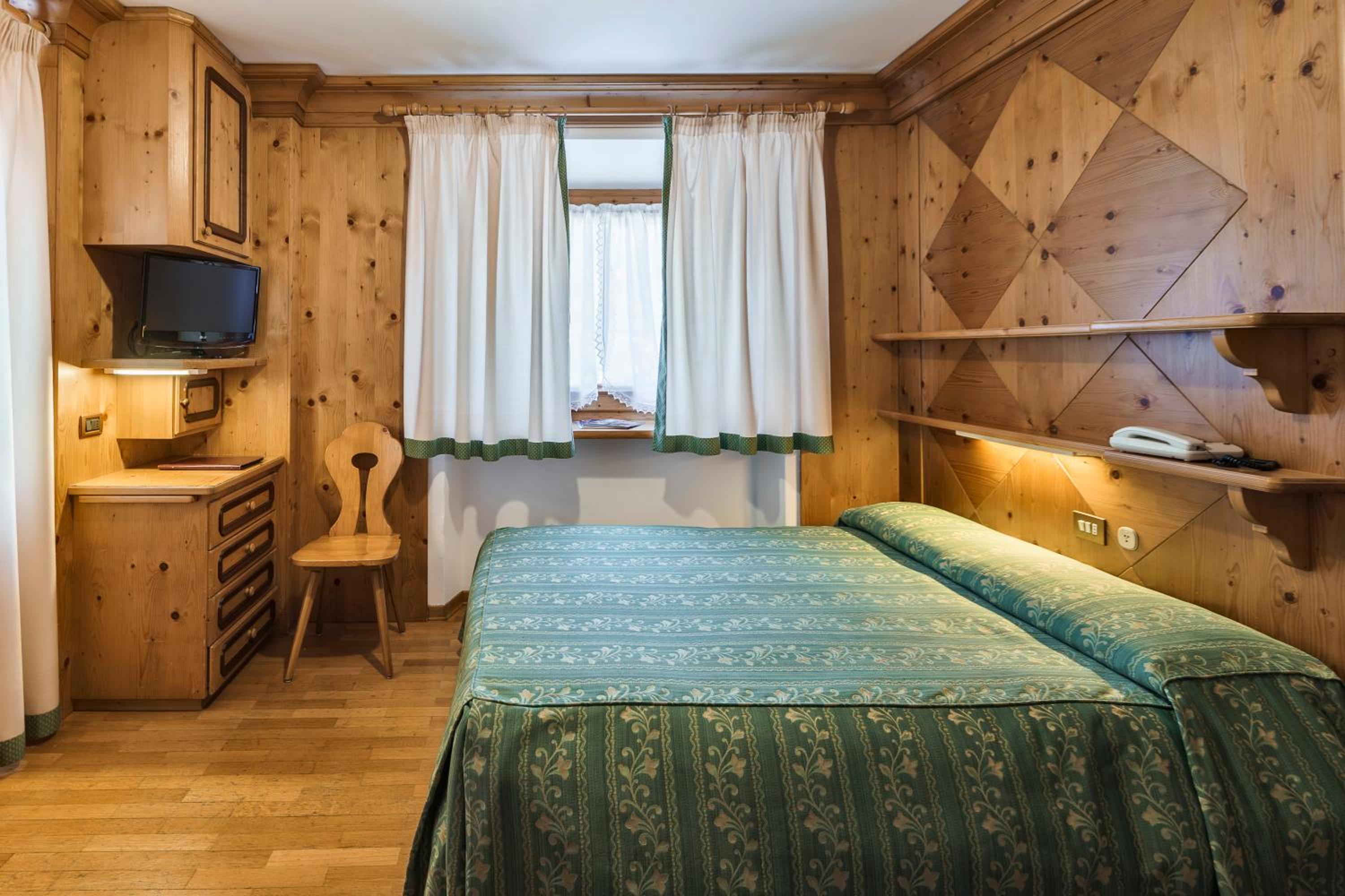 Standard Double Room - Photo 10