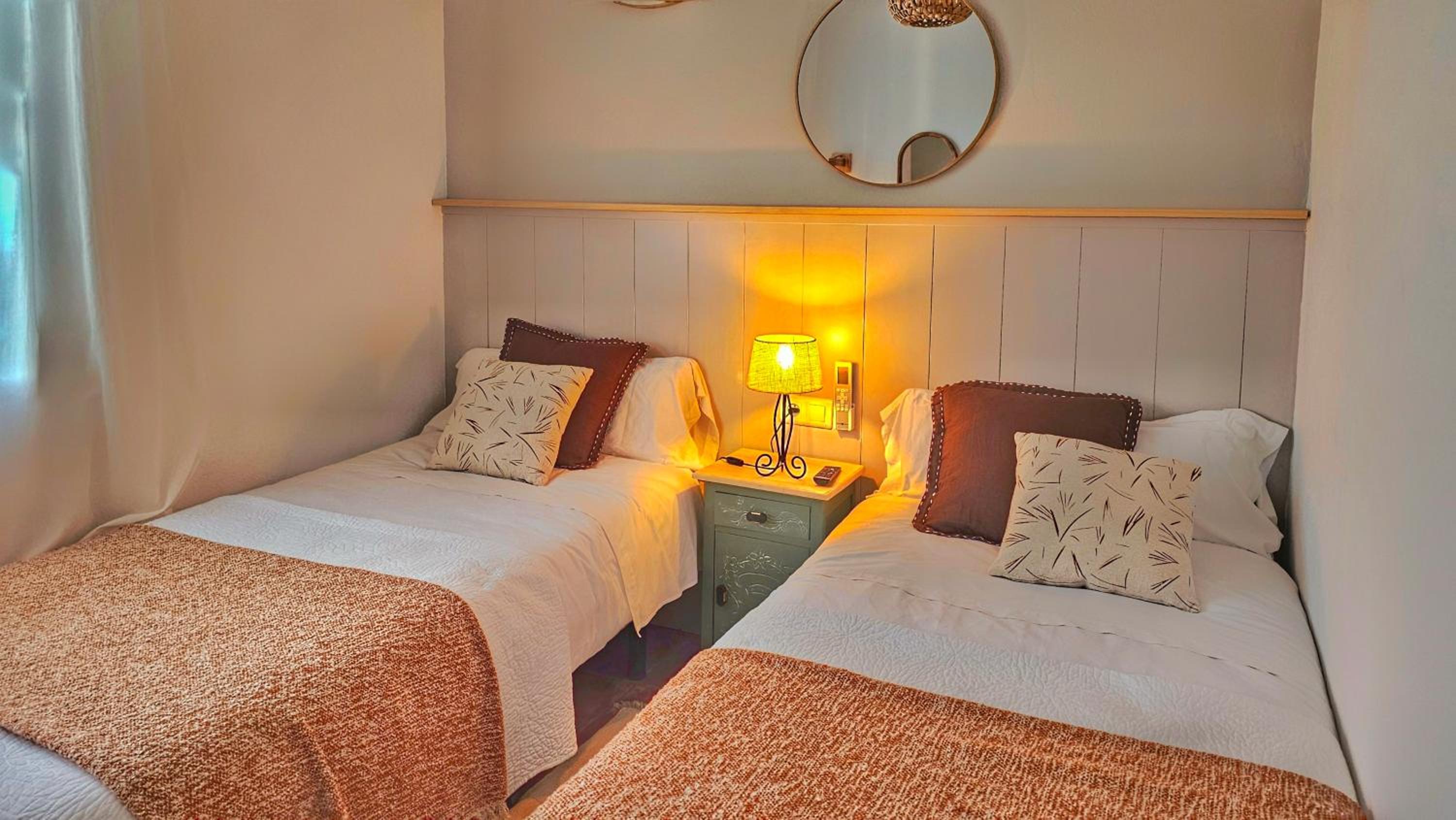 Twin Room - Photo 25