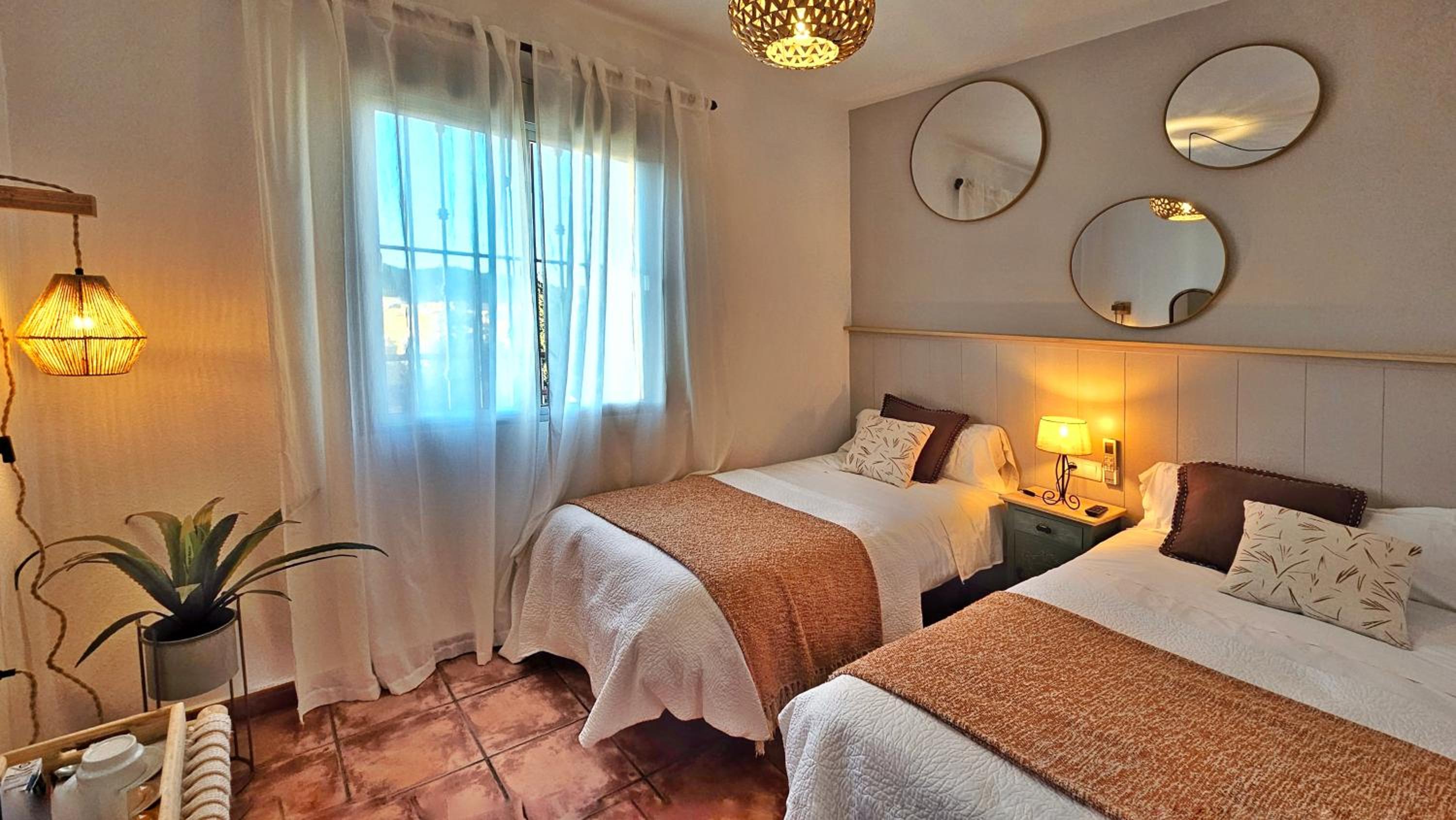 Twin Room - Photo 5