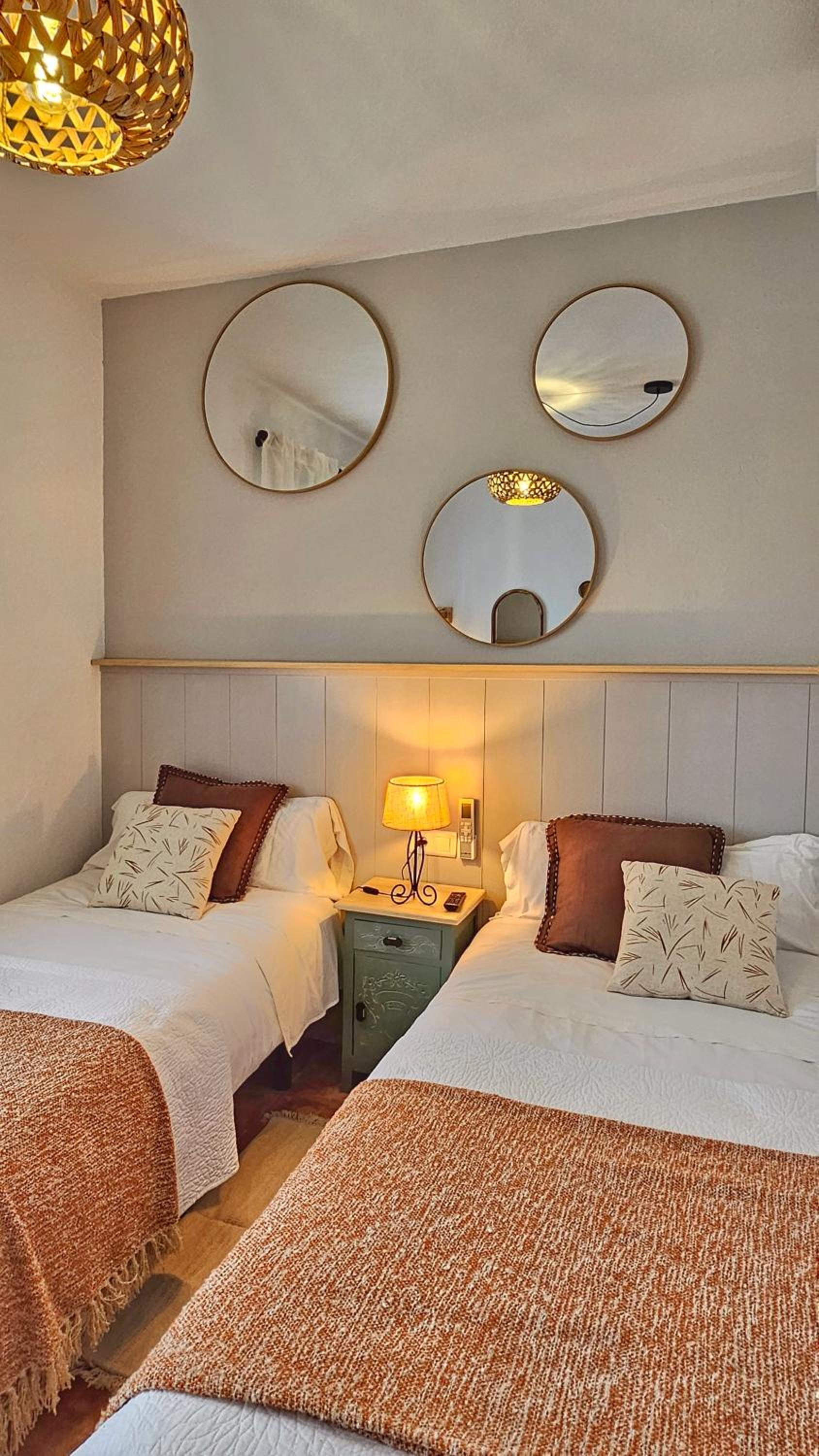 Twin Room - Photo 18
