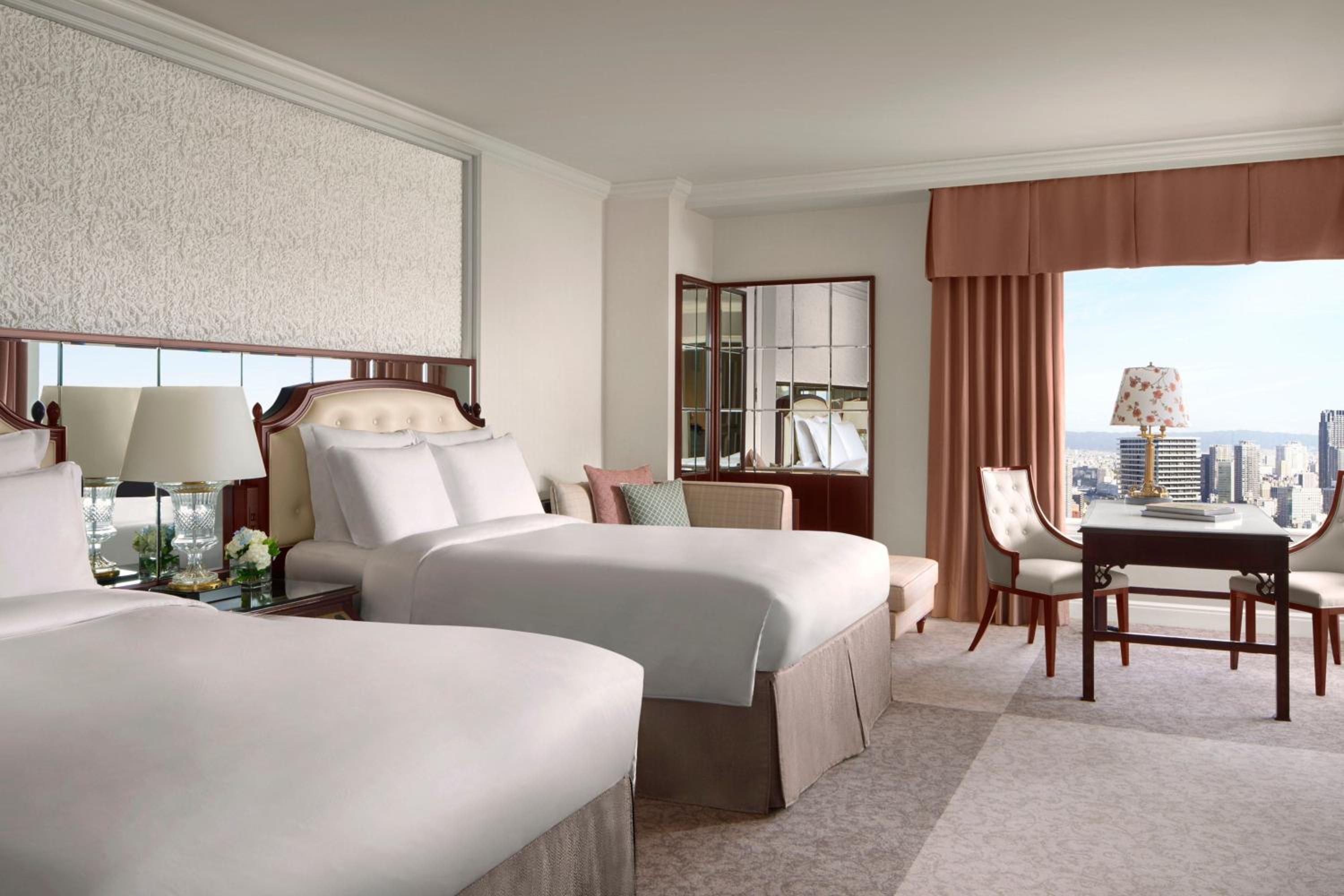 Club Deluxe Two Queen, Club level, Guest room, City view - Photo 1