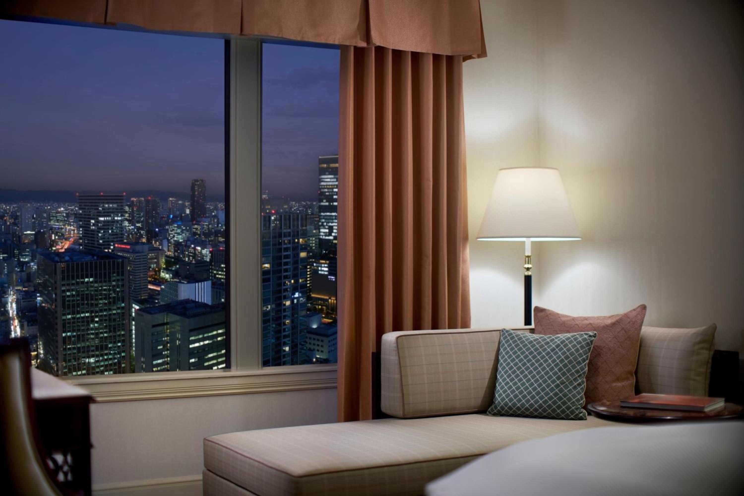 Club Deluxe Room, Club level, Guest room, 1 King, City view - Photo 2