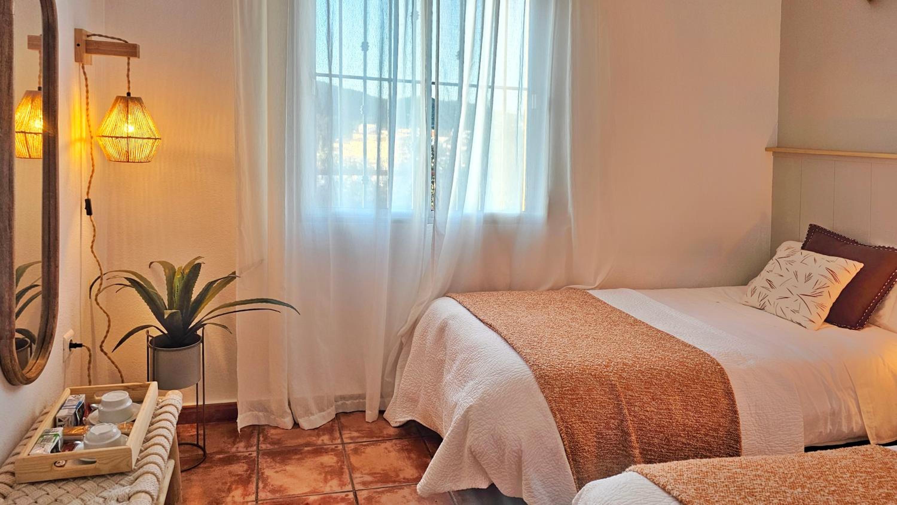Twin Room - Photo 37