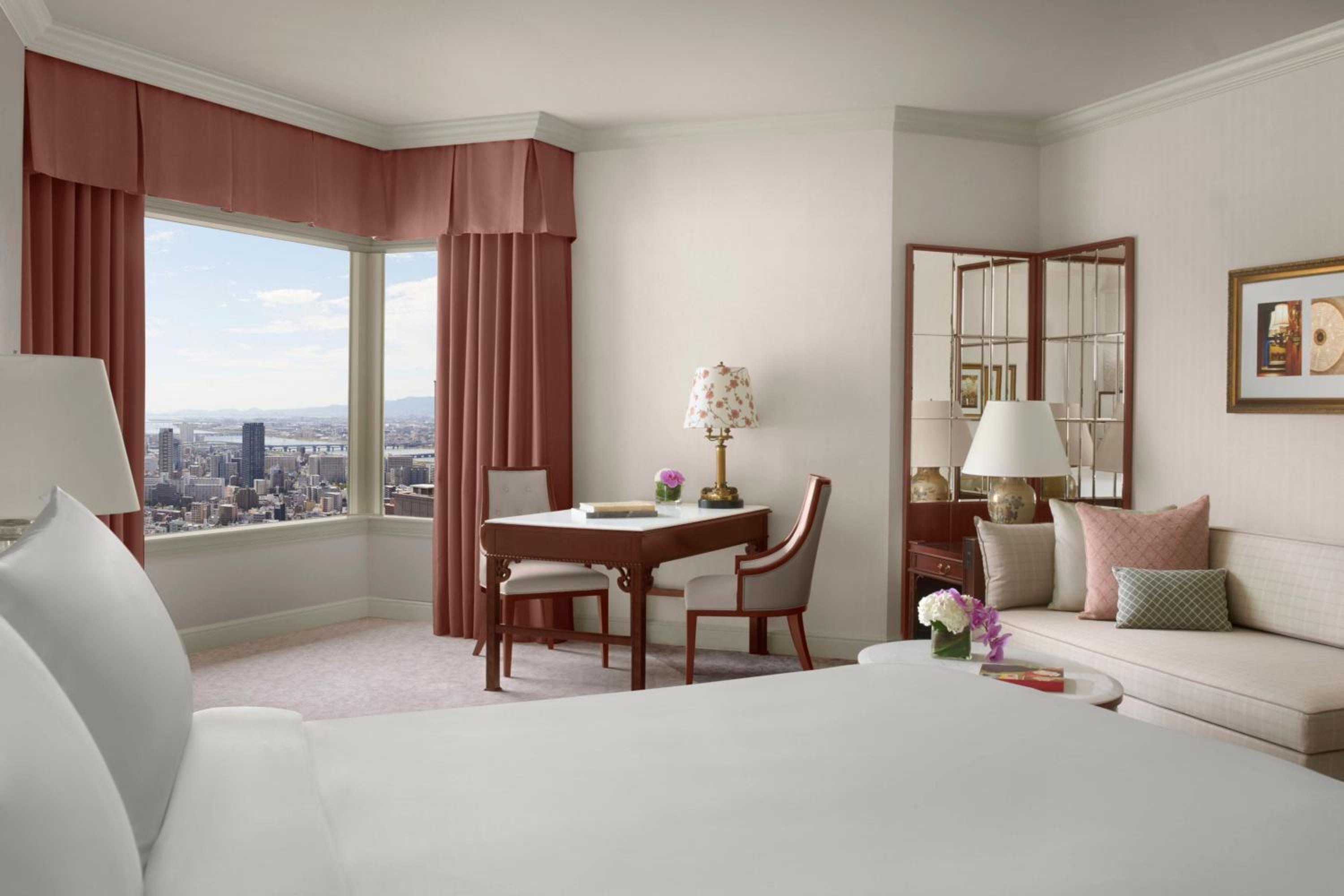 Skyview Junior Suite, Junior Suite, 1 King, City view - Photo 2