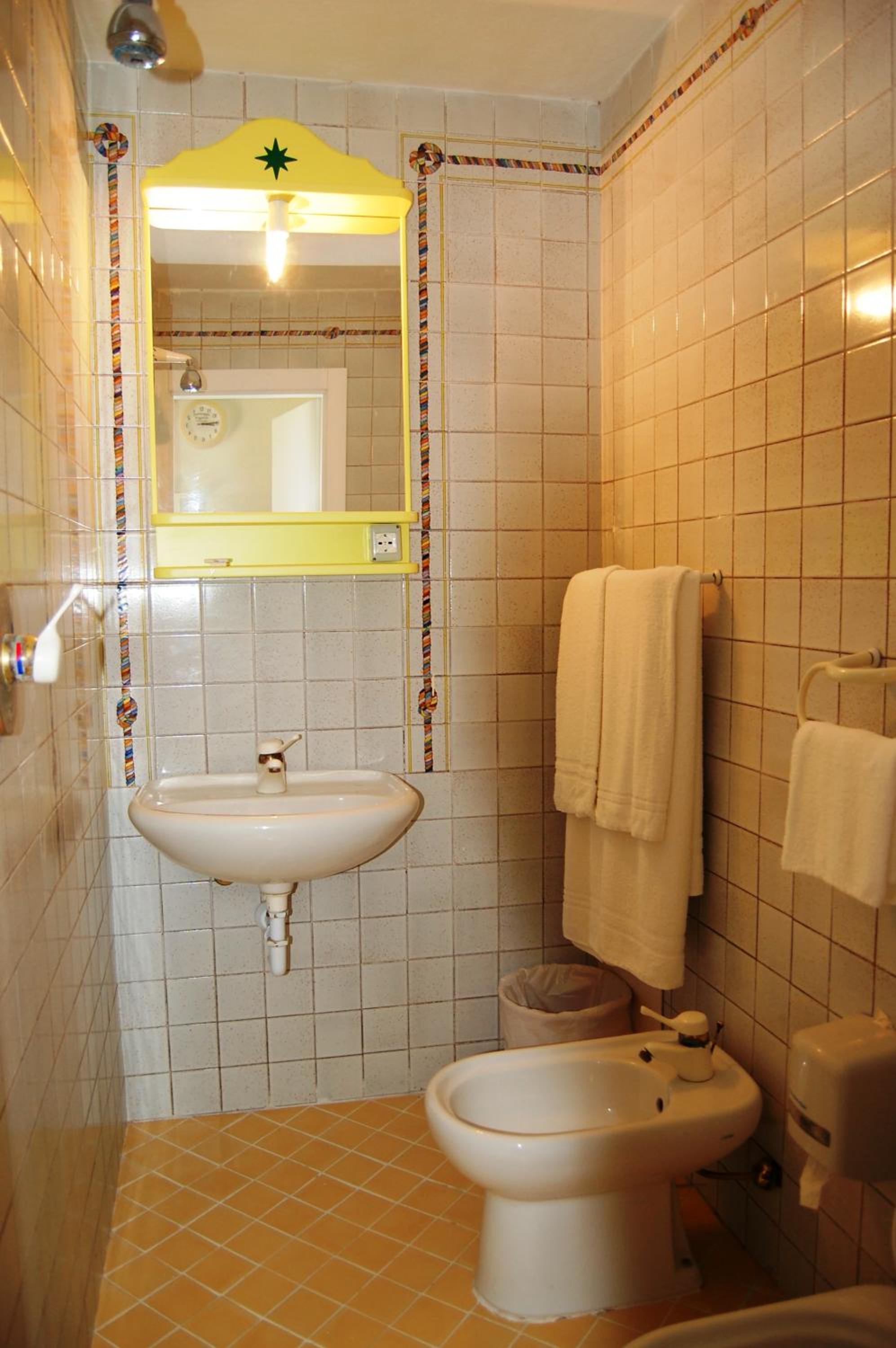 Economy Double Room - Photo 8