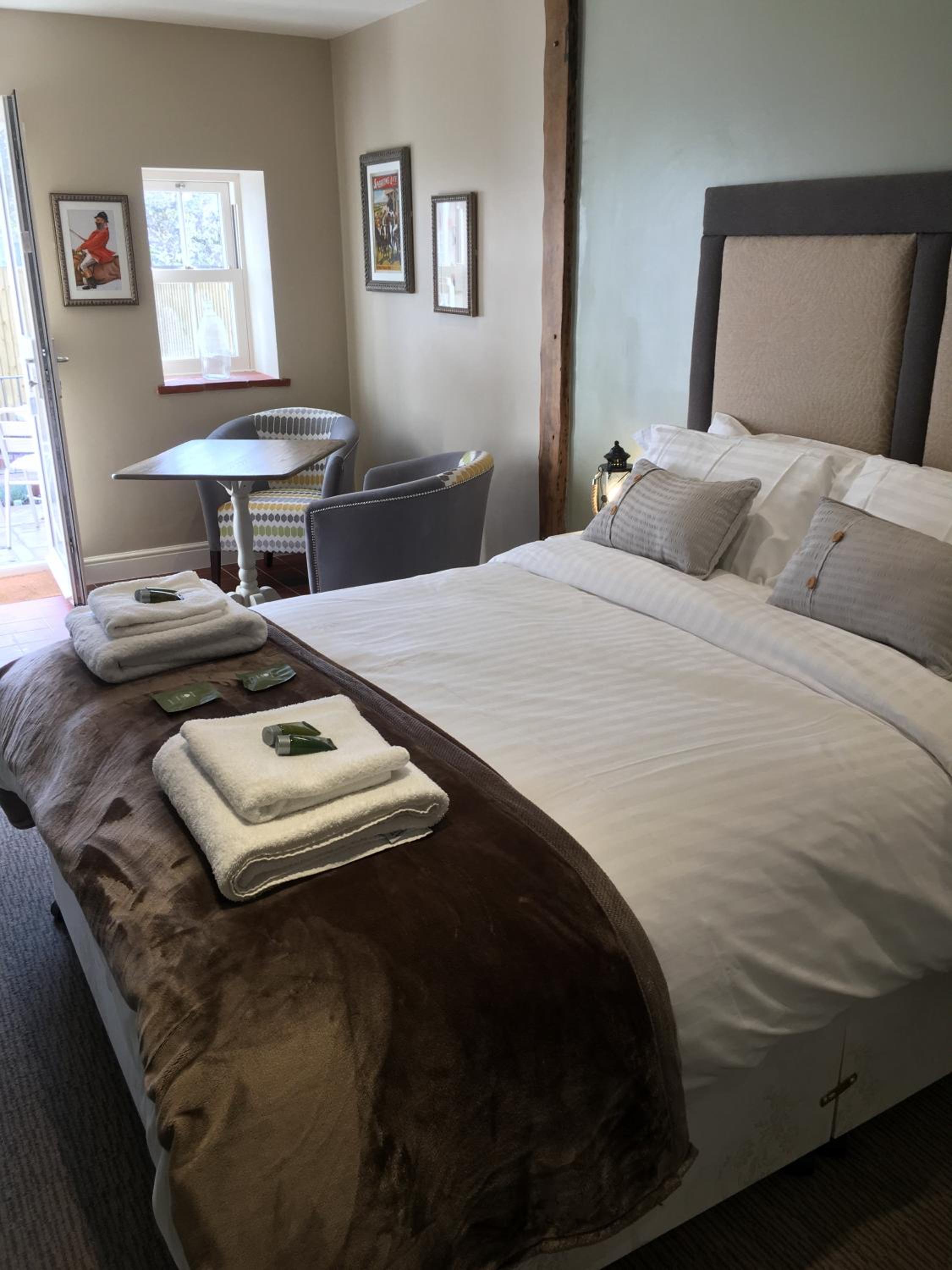 Deluxe Double Room with Shower - Photo 2