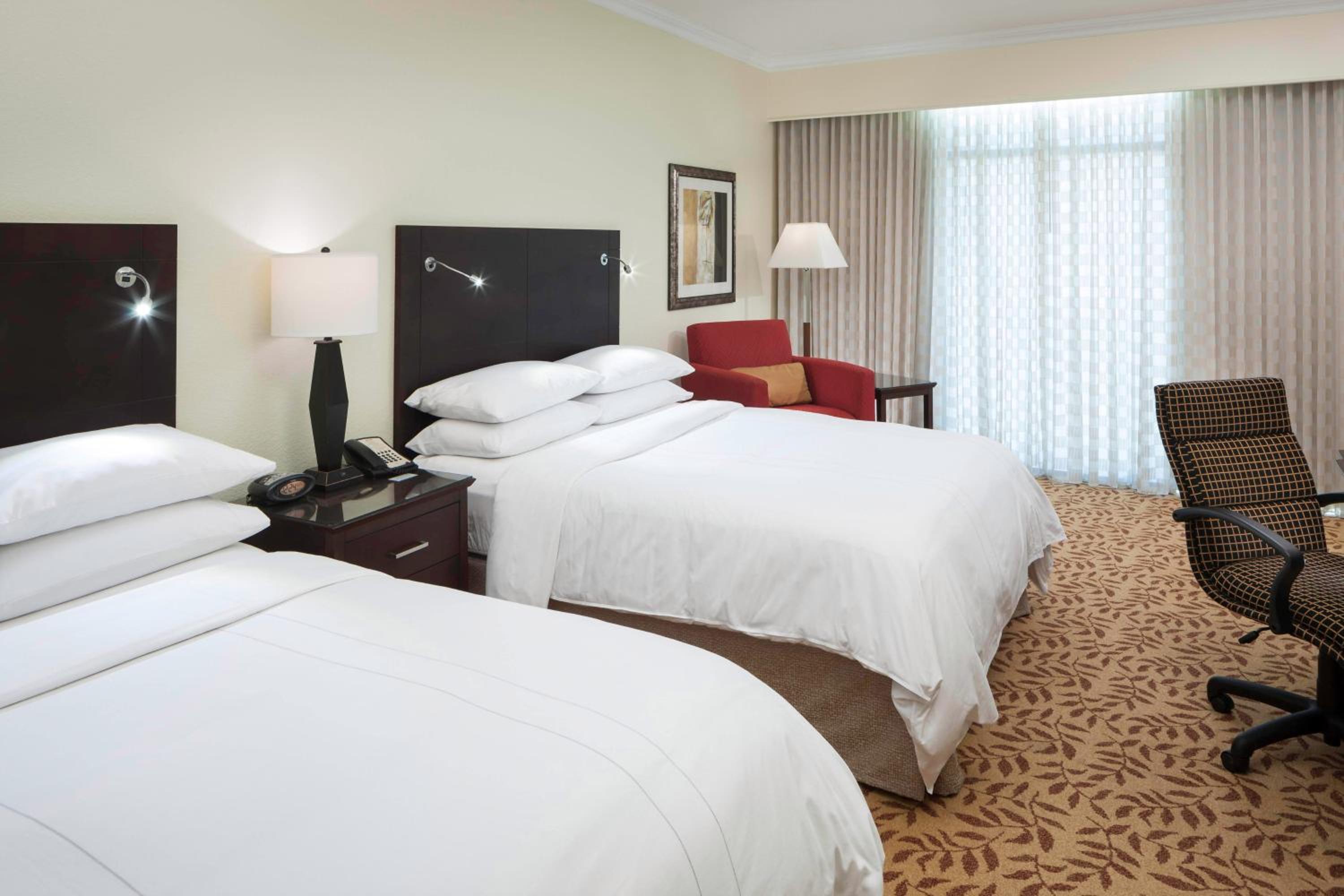Queen Room with Two Queen Beds - Photo 4