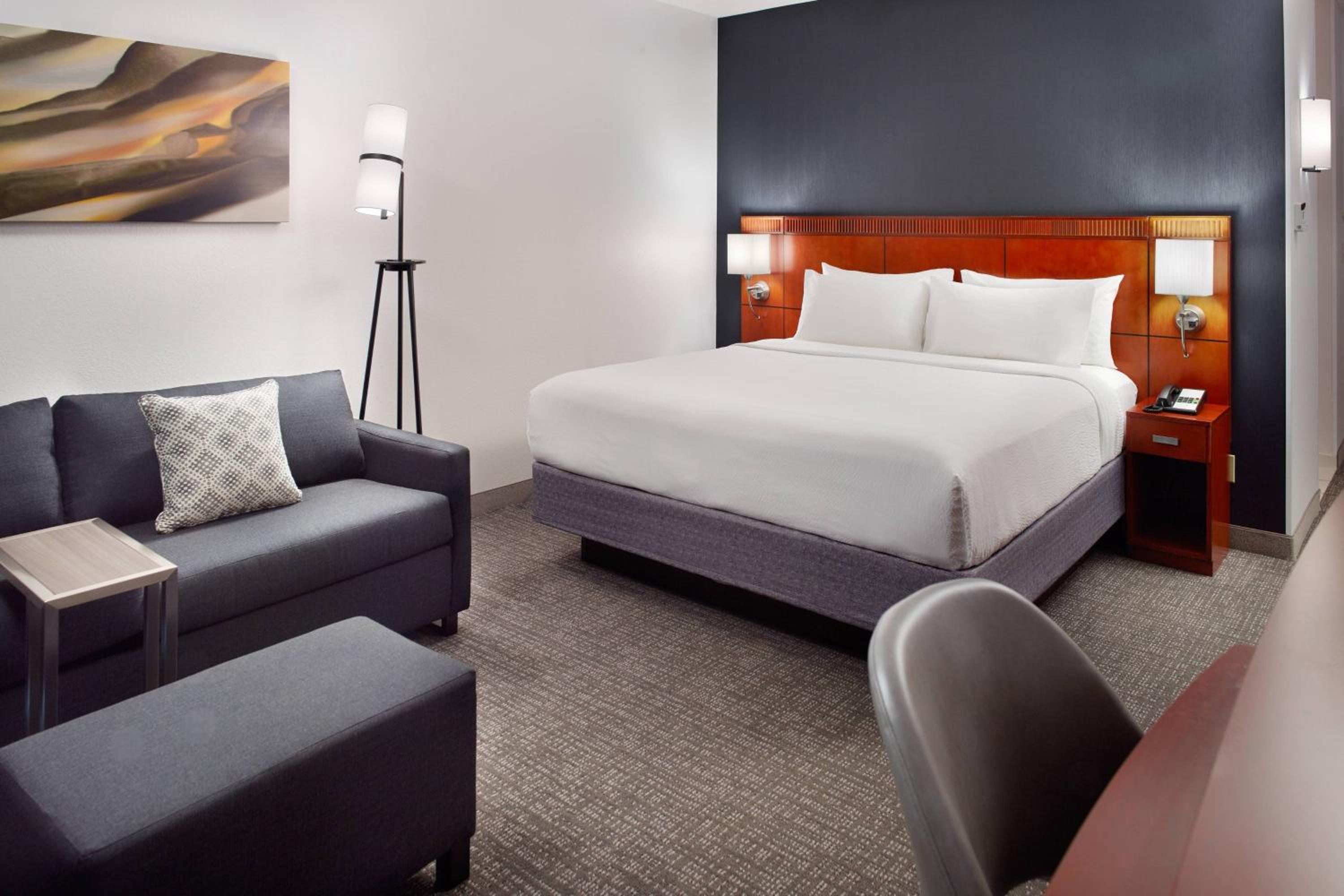 King Room with Sofa Bed - Photo 1