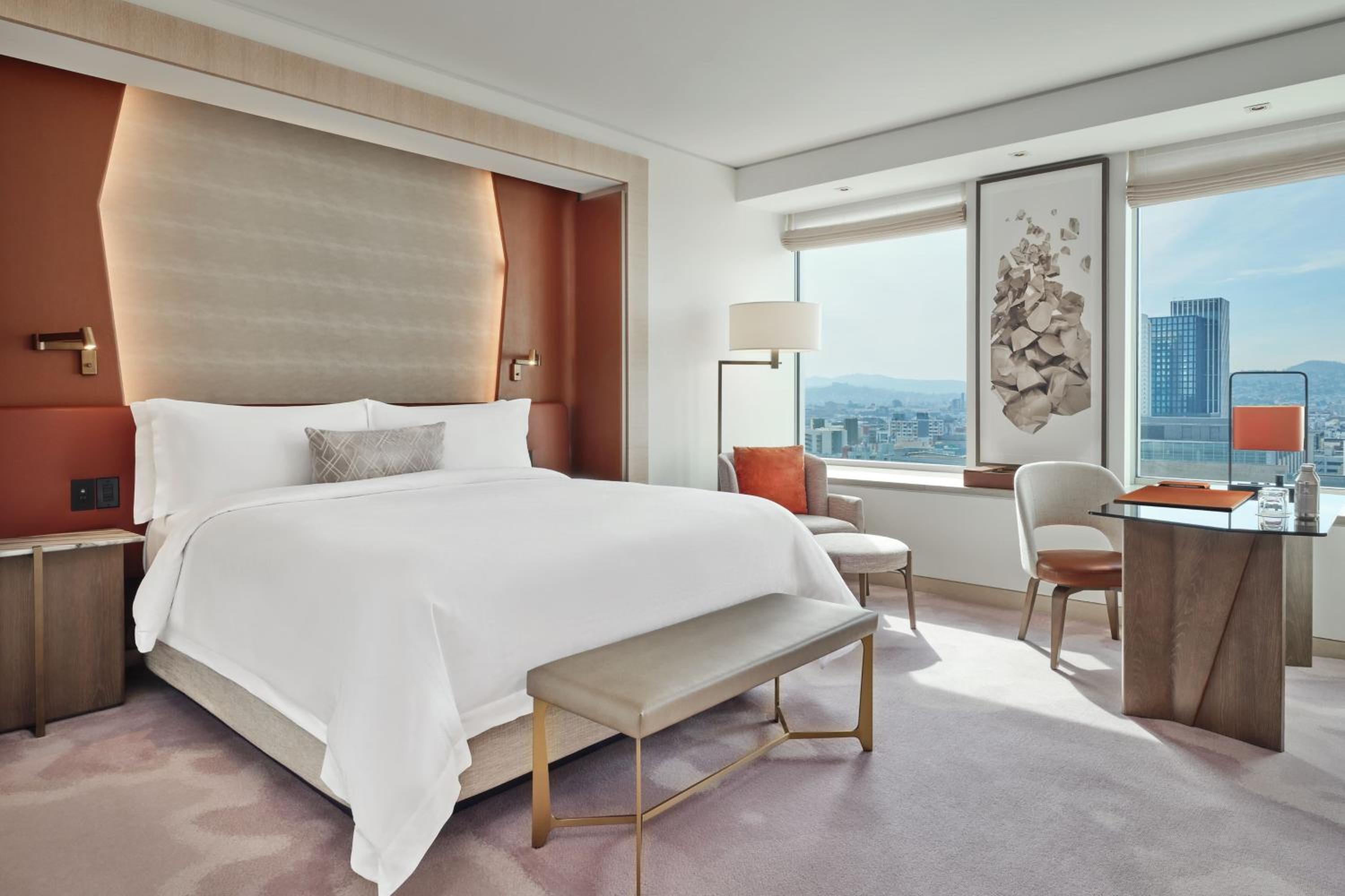 Grand Deluxe Room, Guest room, 1 King - Photo 5