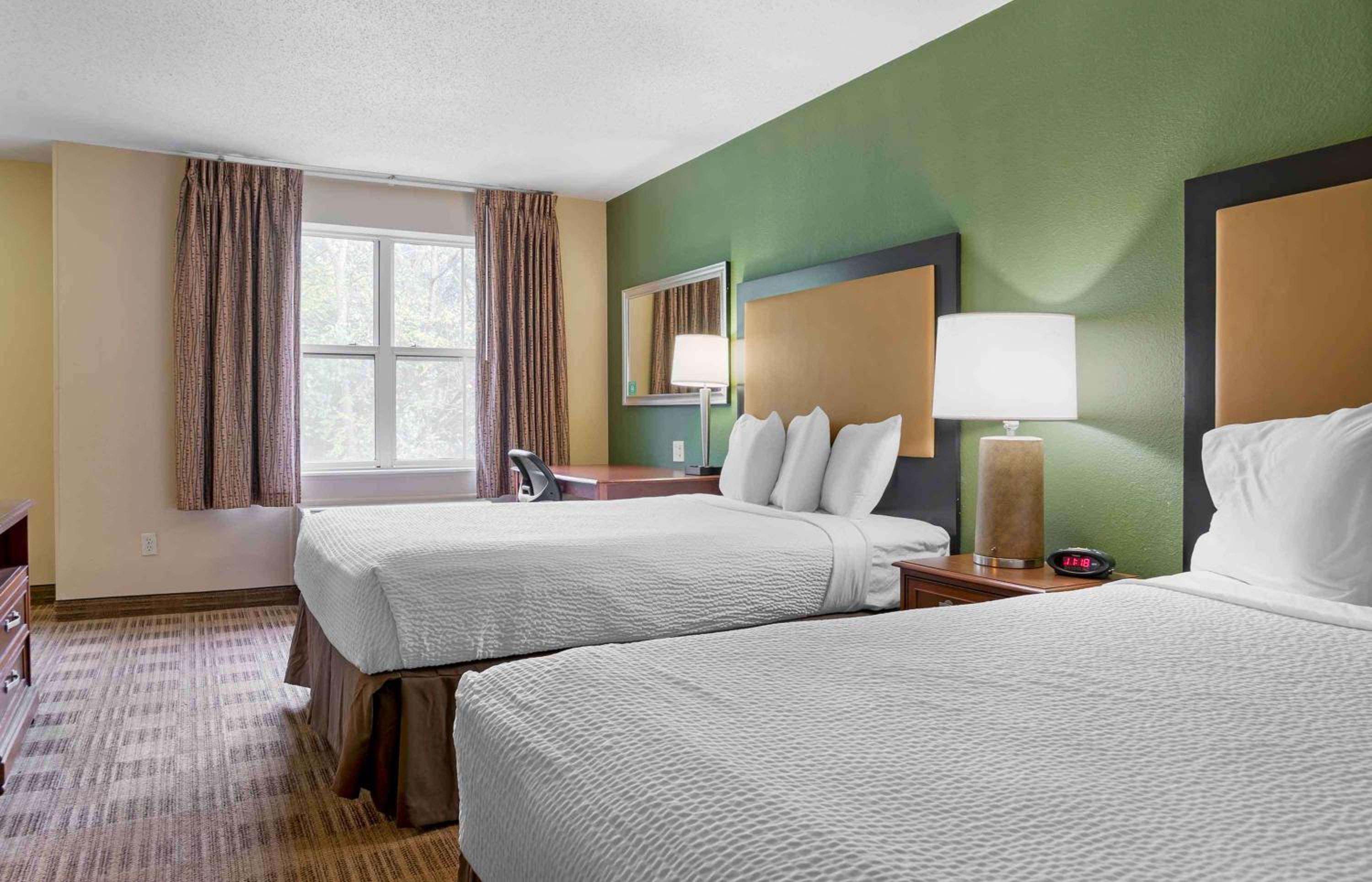 Deluxe Studio with 2 Double Beds - Non-Smoking photo 1