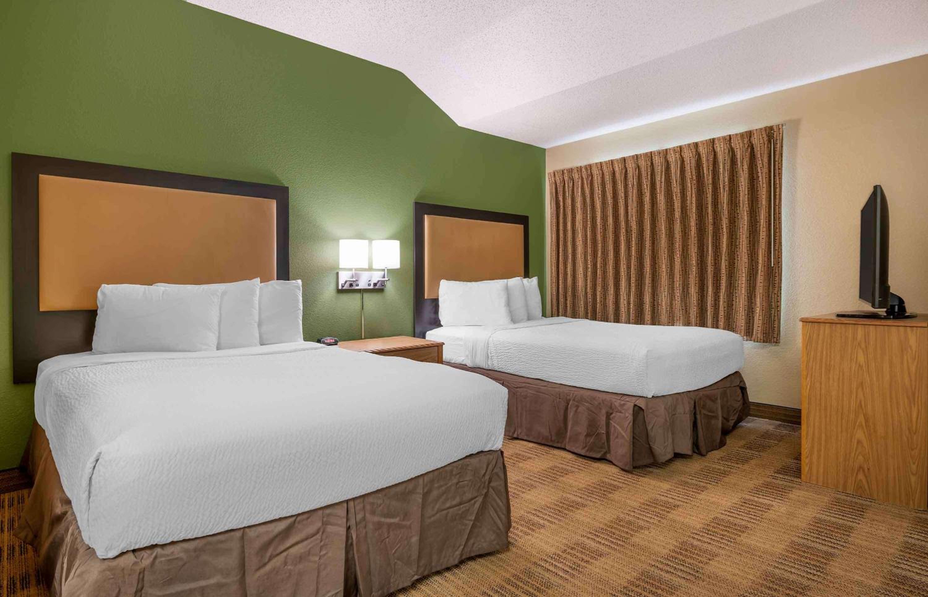 Deluxe Studio with 2 Double Beds - Non-Smoking - Photo 1