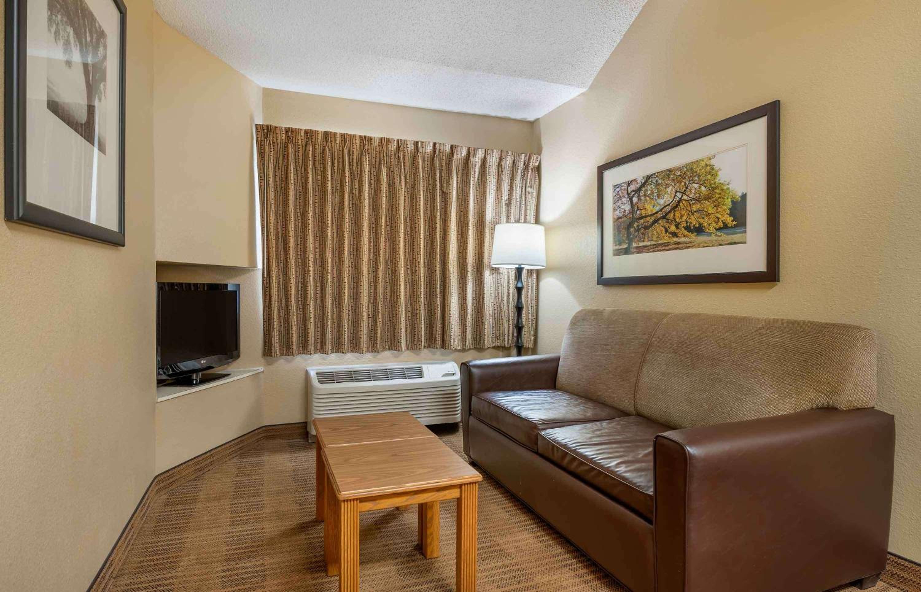 One Bedroom Suite with 1 Queen Bed - Non-Smoking - Photo 12