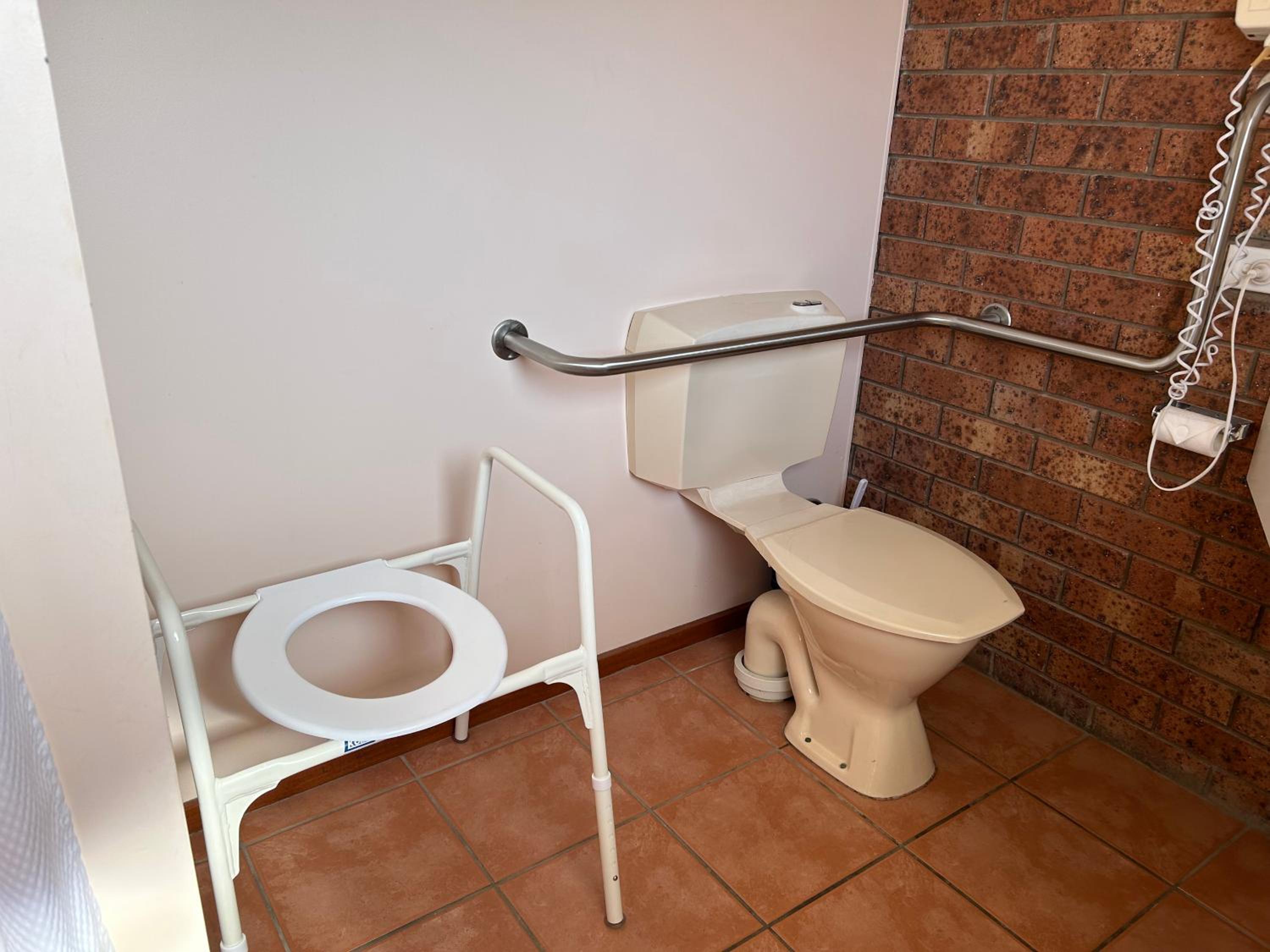 Queen Room - Disability Access photo 3