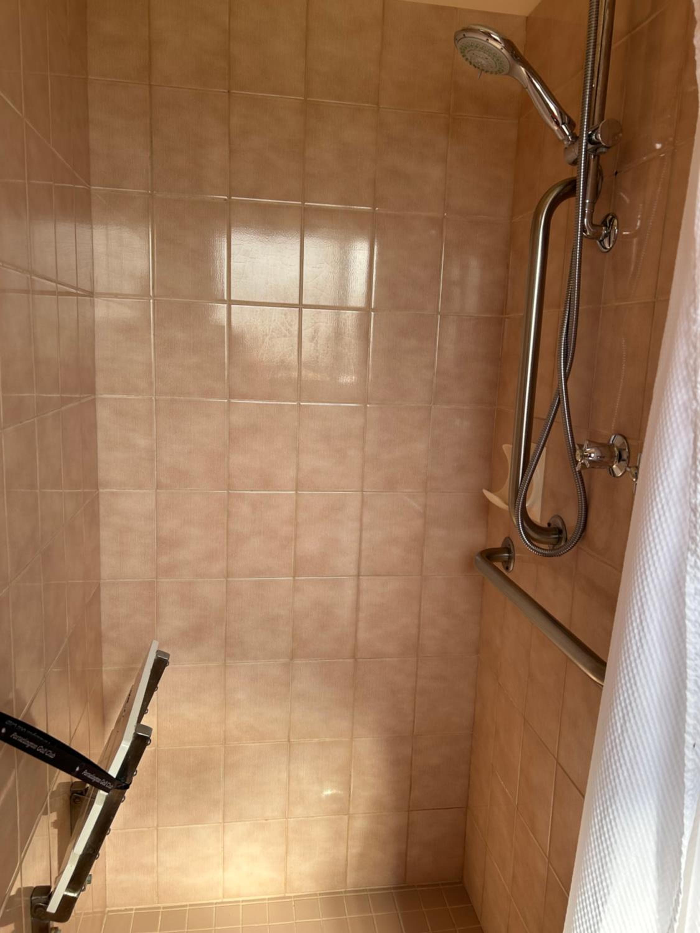 Queen Room - Disability Access photo 2