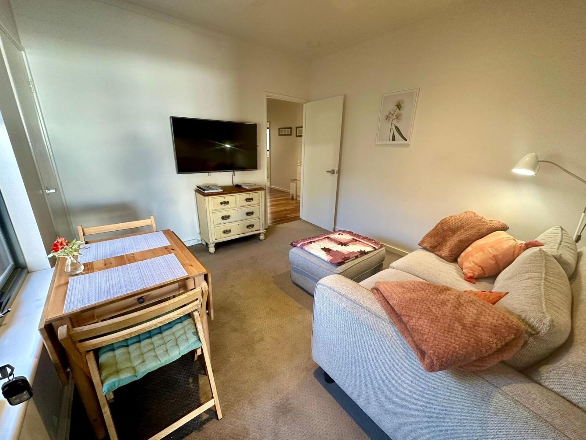 One-Bedroom House photo 1