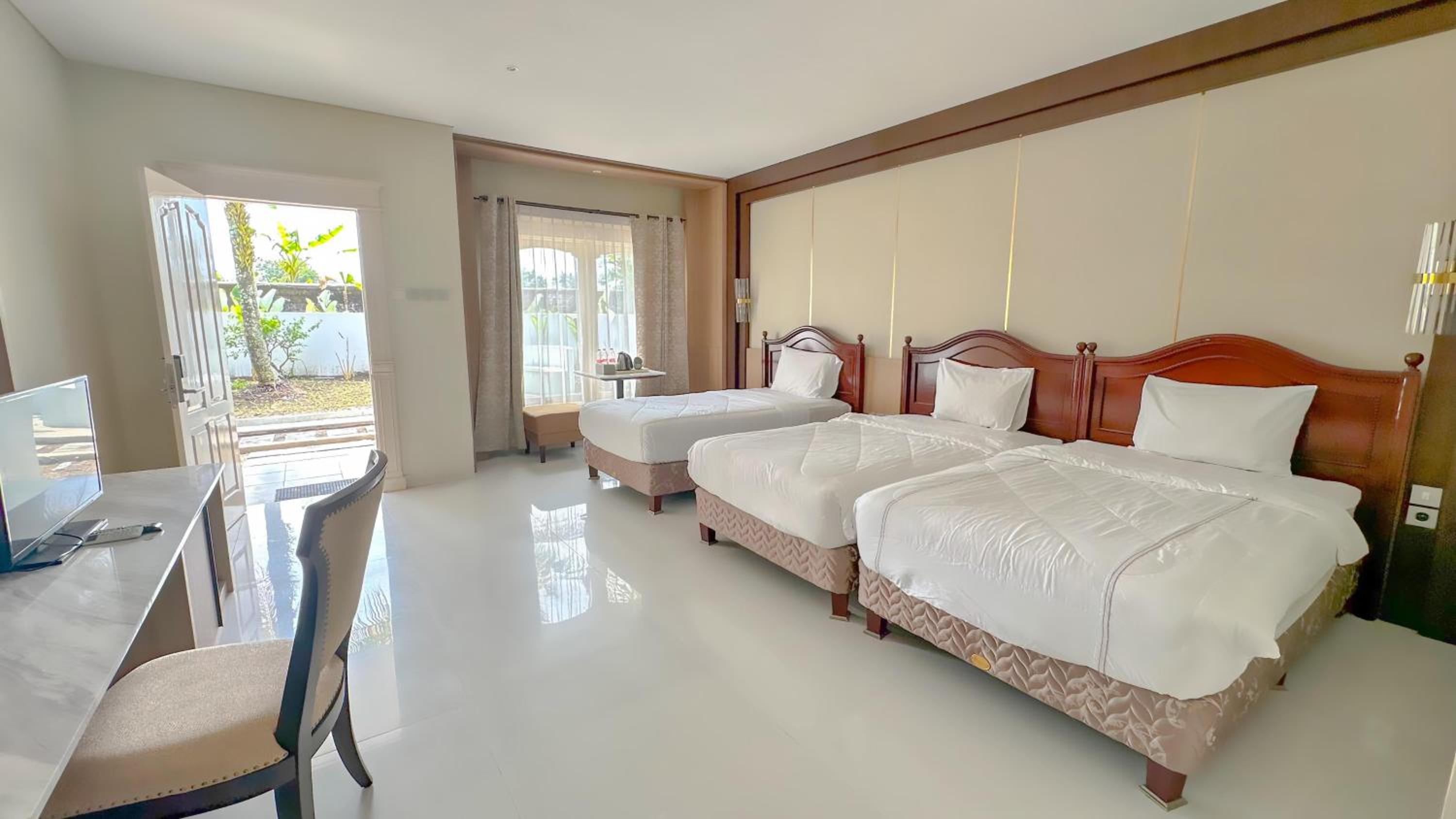 Triple Room with Garden View - Photo 2