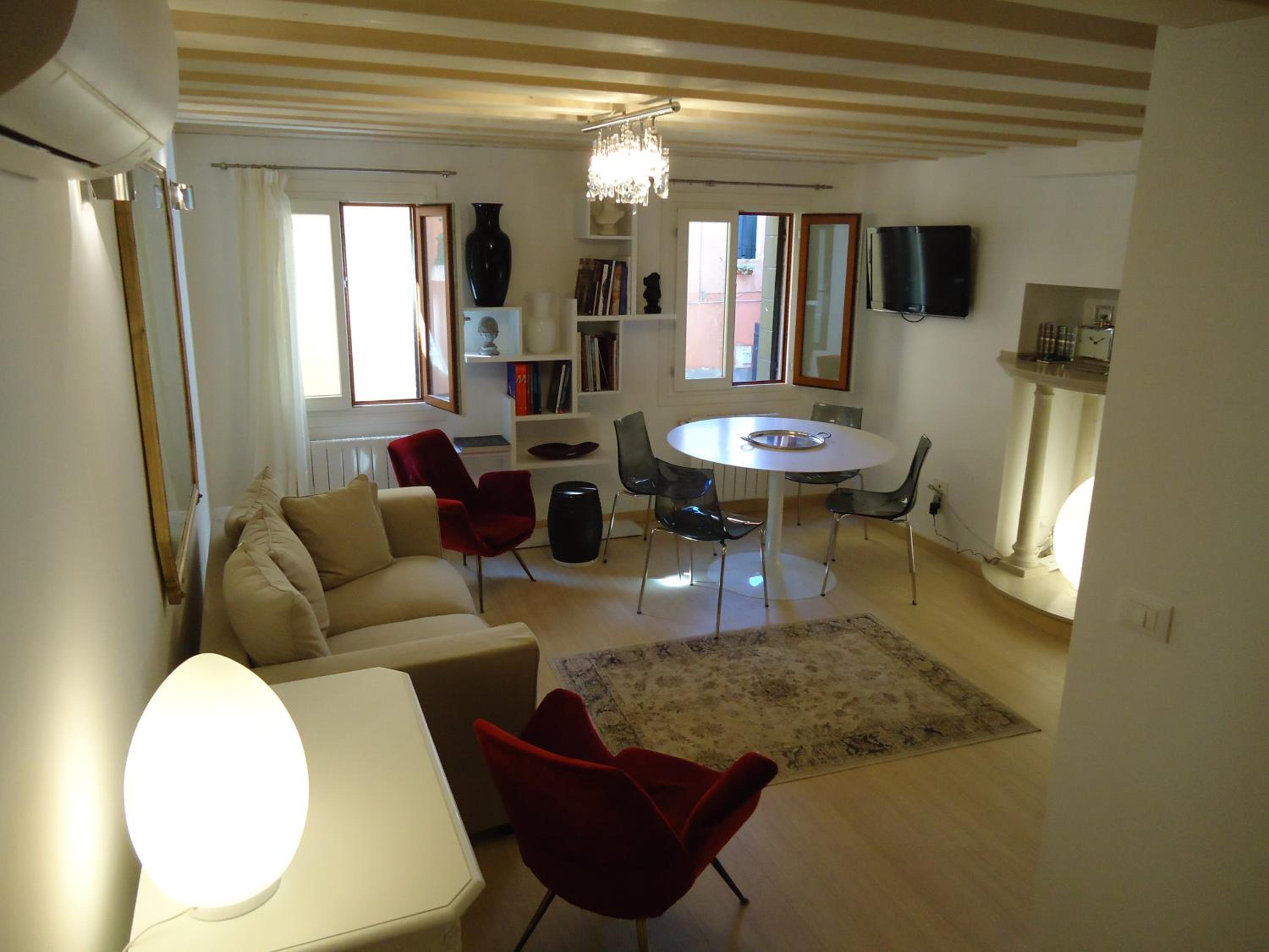 Apartment photo 1