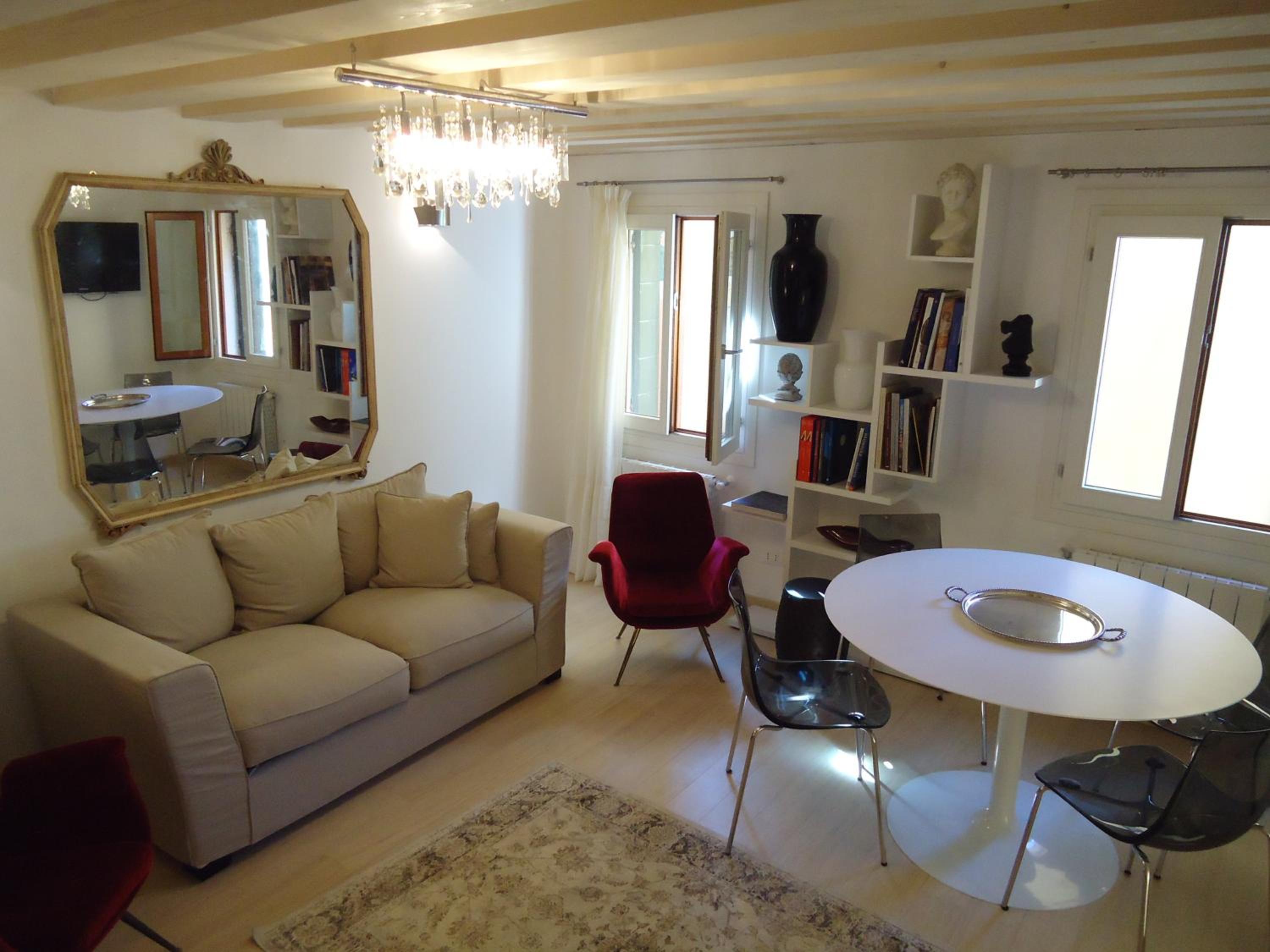 Apartment photo 2