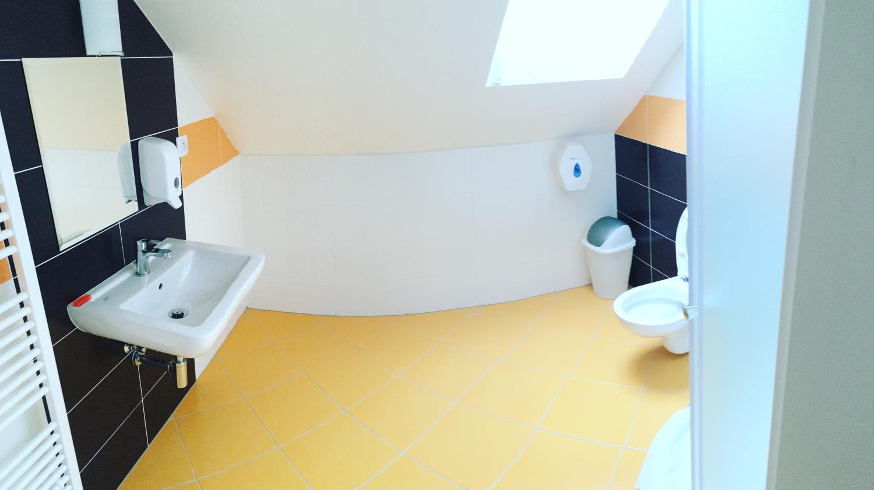 Deluxe Double Room - Photo 13