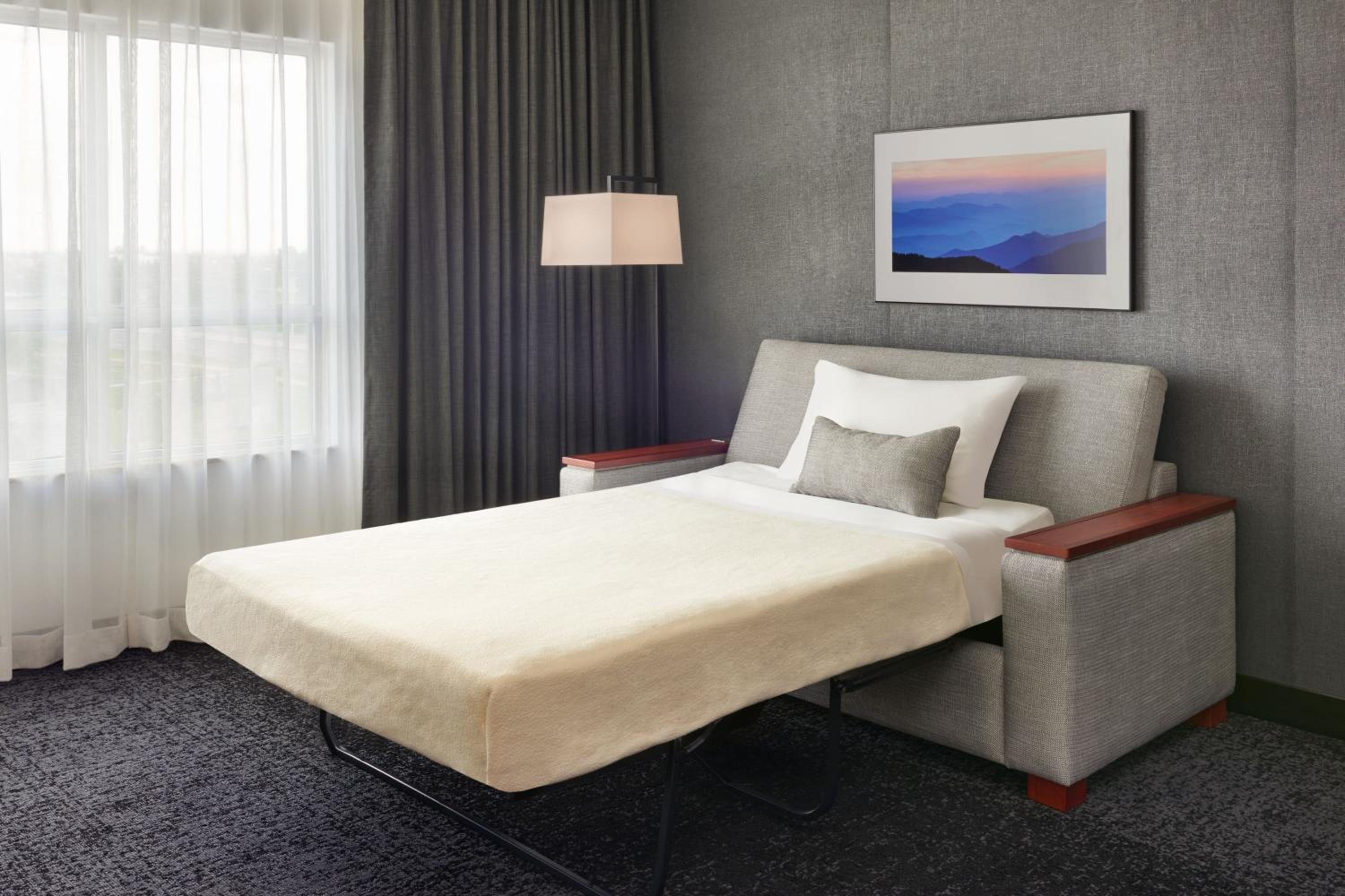 King Room with Sofa Bed - Photo 2