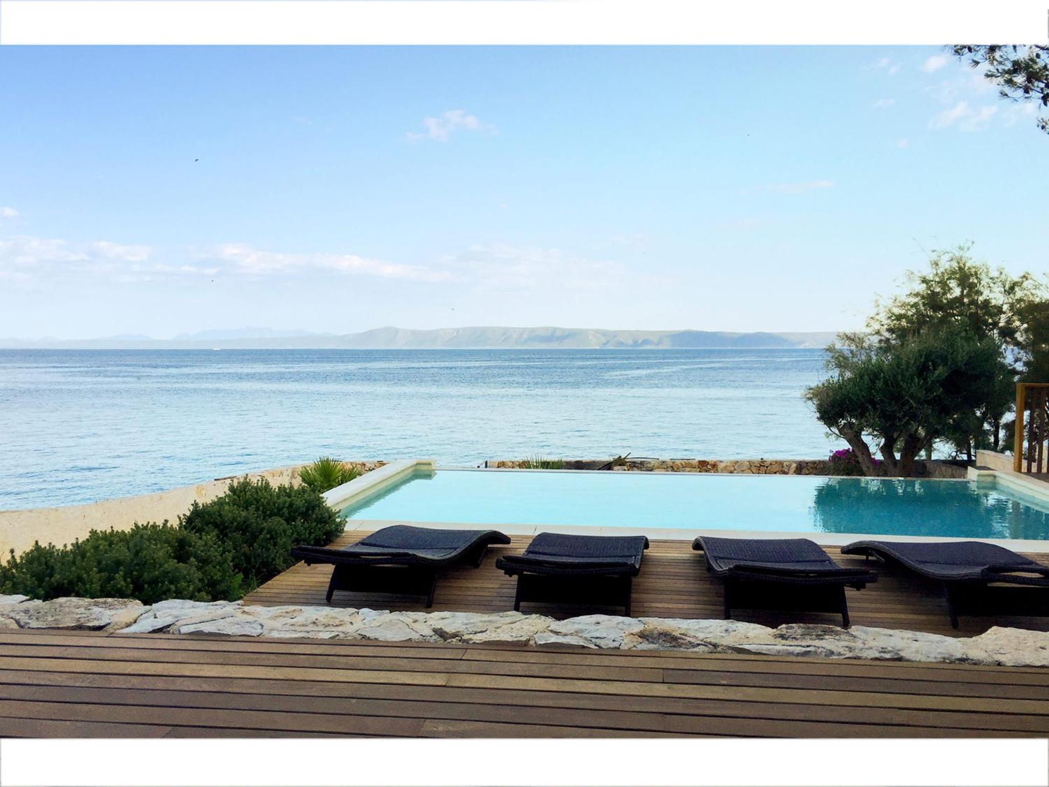Three-Bedroom Villa with Terrace and Sea View photo 3